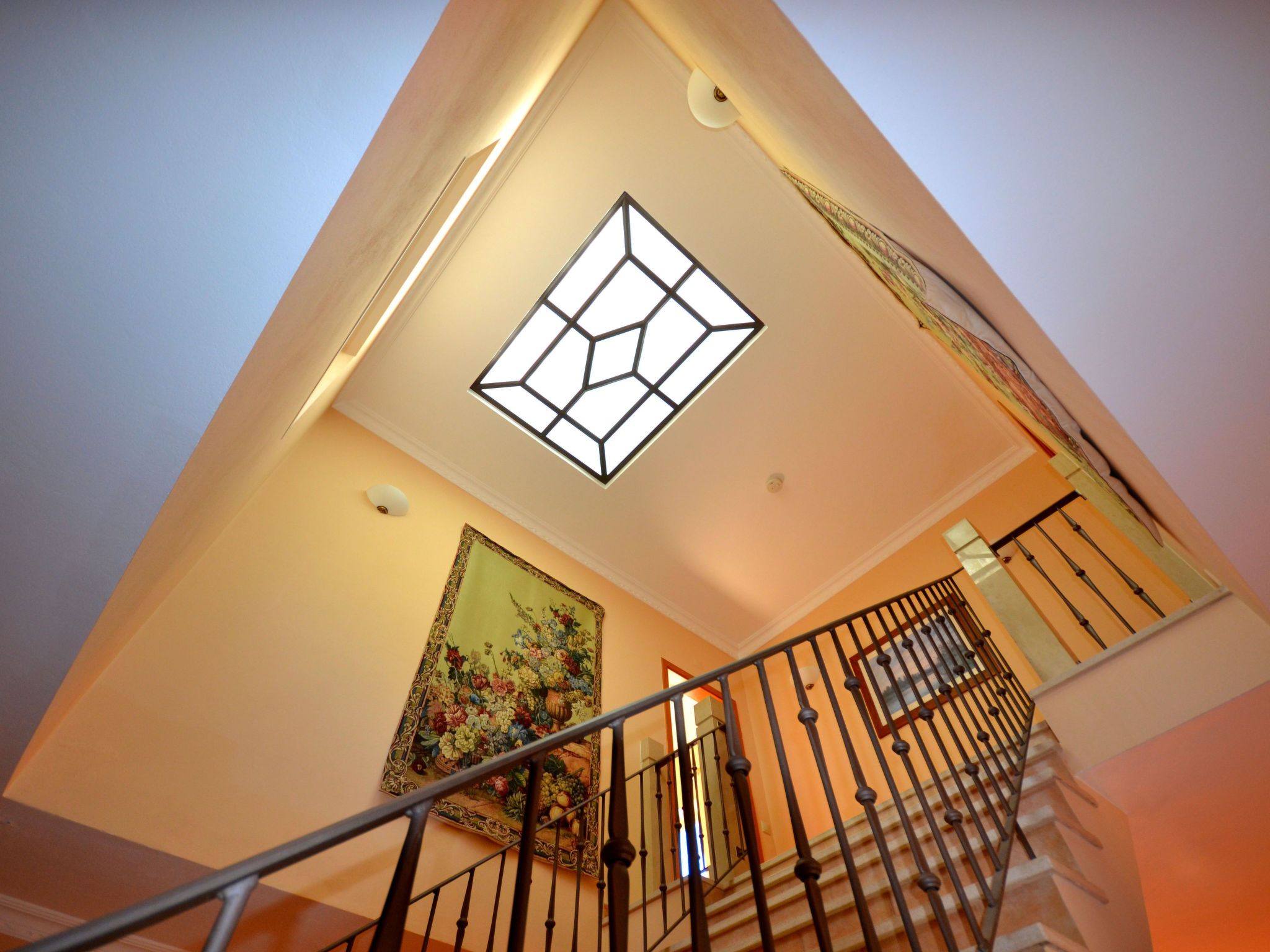 Luxuriöse Privatvilla mit Infinity-Pool-Drinnen