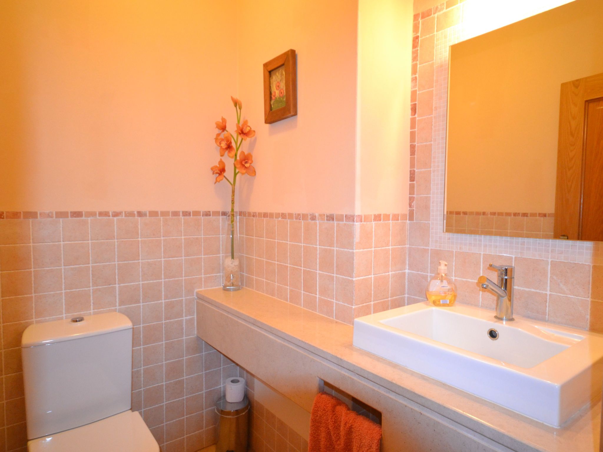 Luxuriöse Privatvilla mit Infinity-Pool-Drinnen