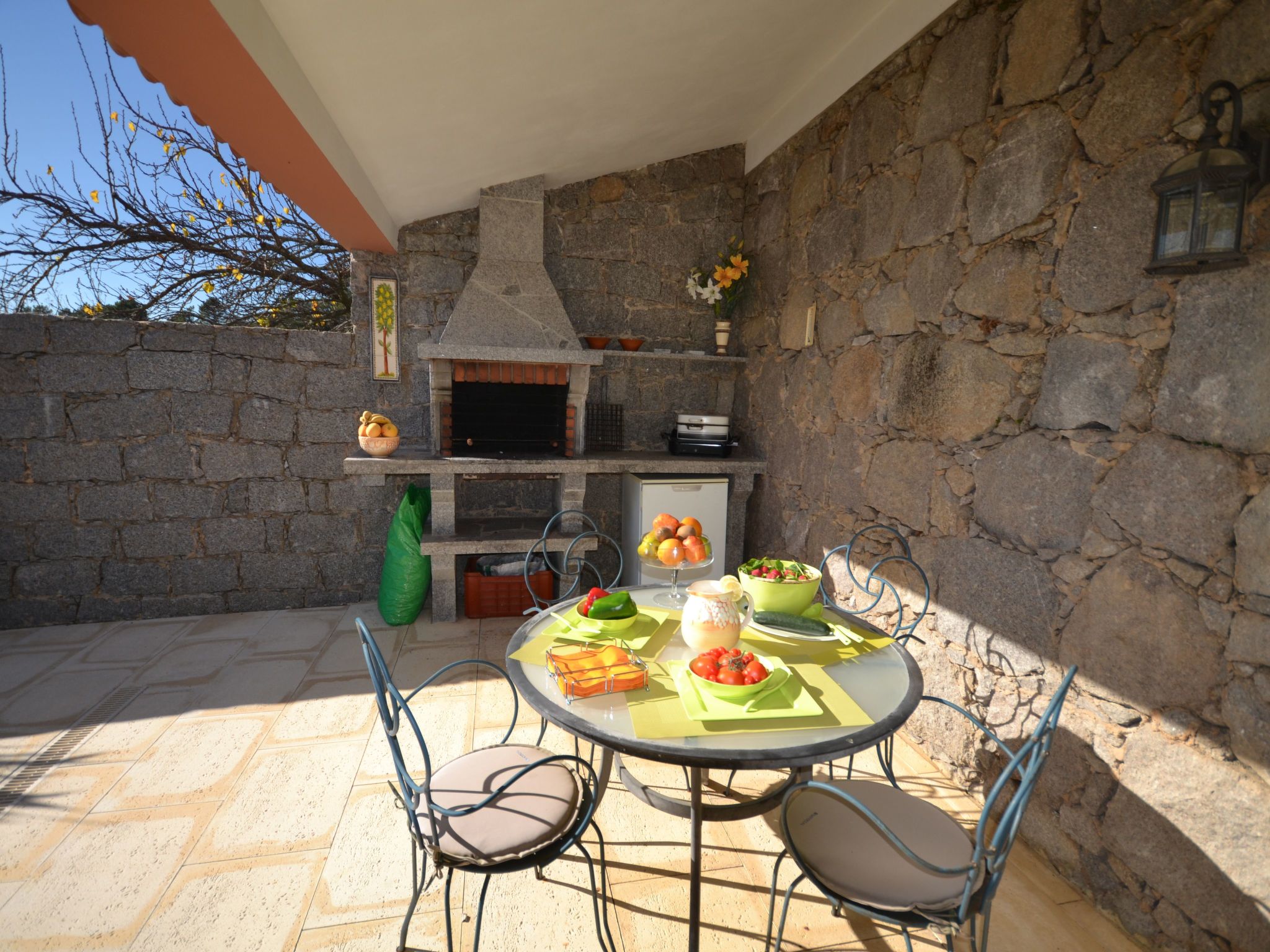 Luxuriöse Privatvilla mit Infinity-Pool-Drinnen