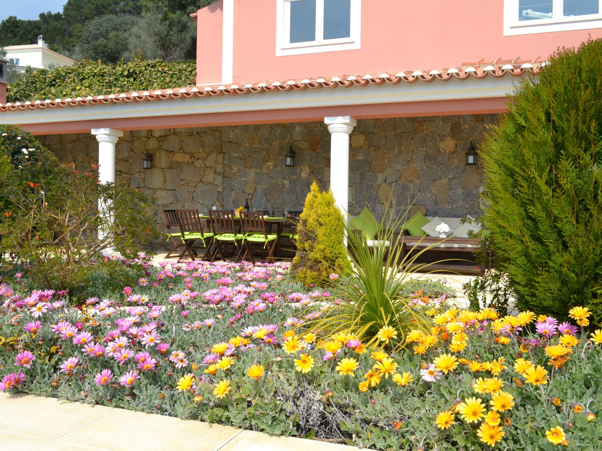 Luxuriöse Privatvilla mit Infinity-Pool-Drinnen