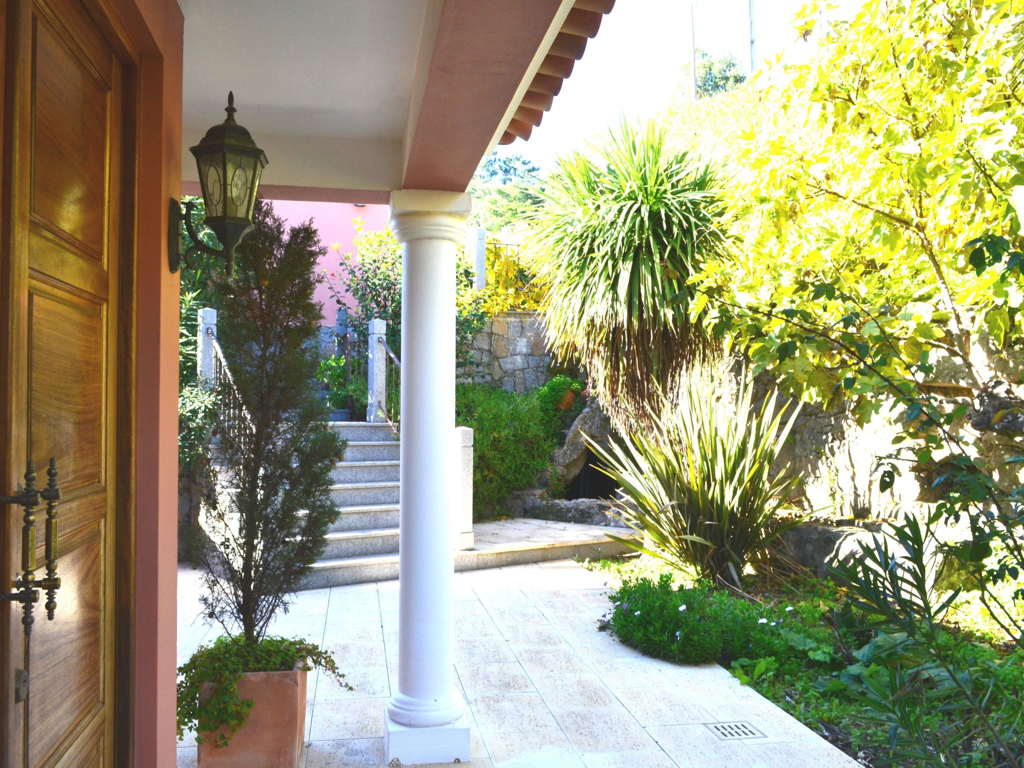 Luxuriöse Privatvilla mit Infinity-Pool