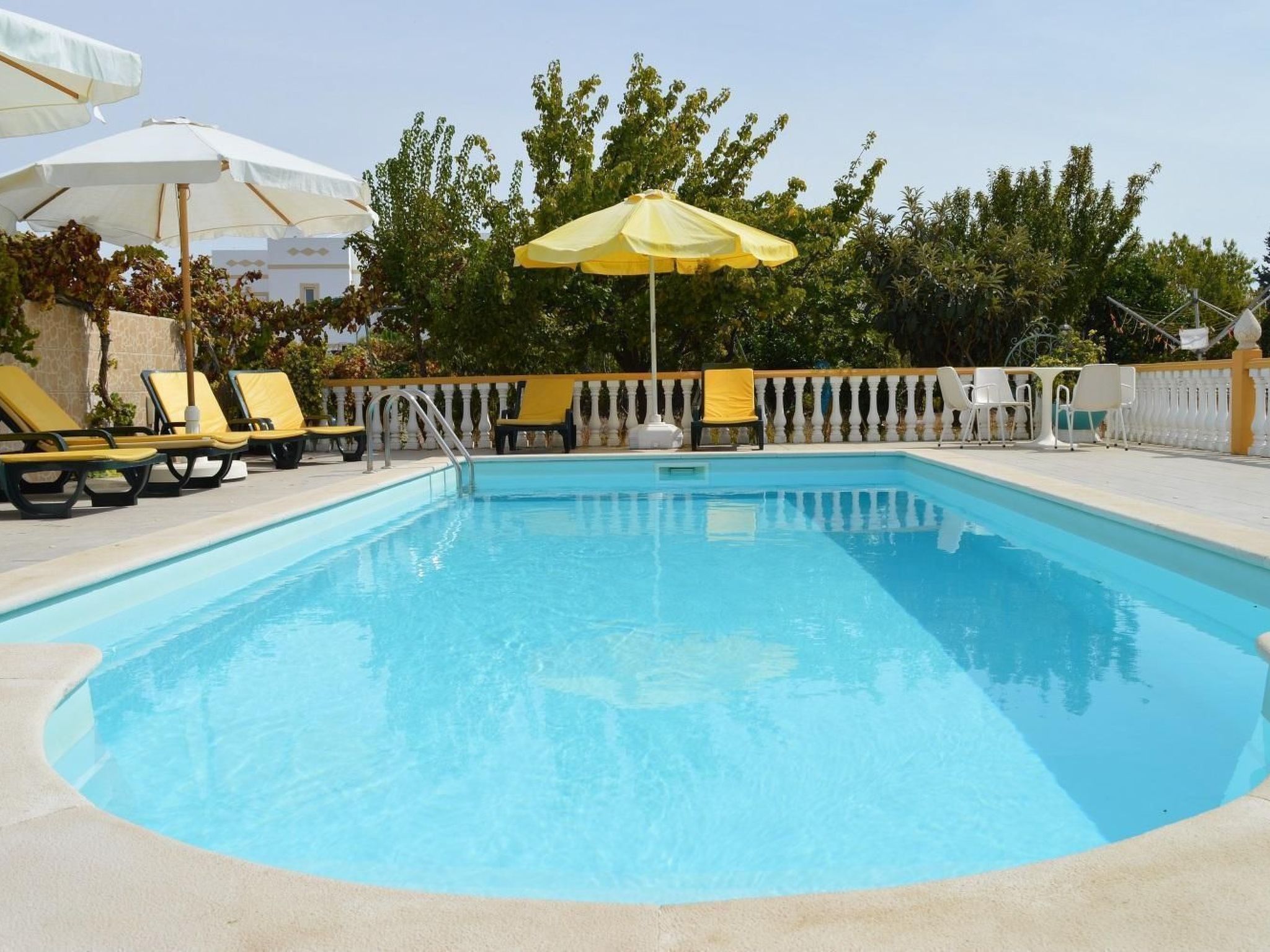 Photo of Große Wohnung in Carvoeiro mit Möblierter Terrasse