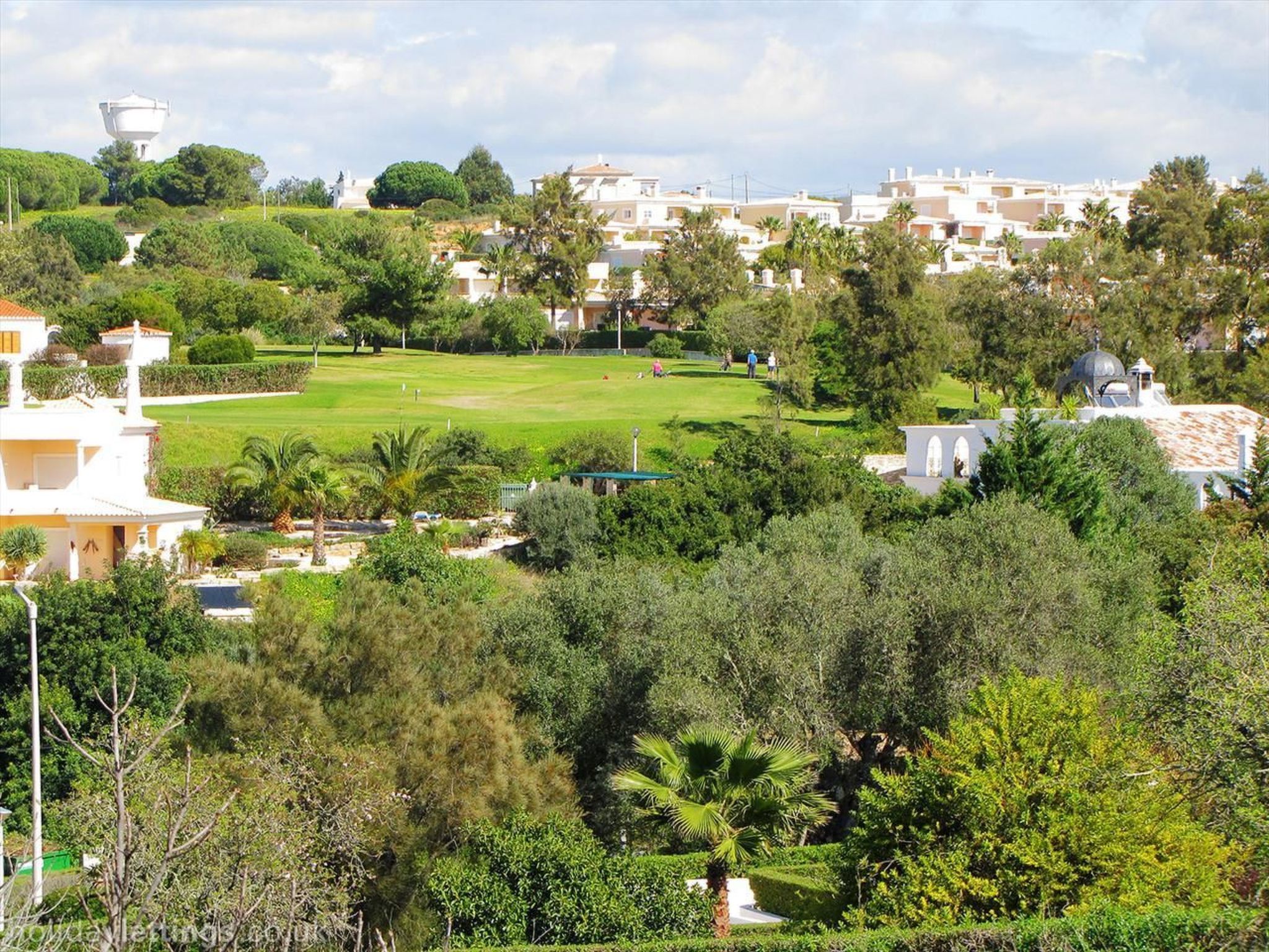 Photo of Große Wohnung in Carvoeiro mit Möblierter Terrasse