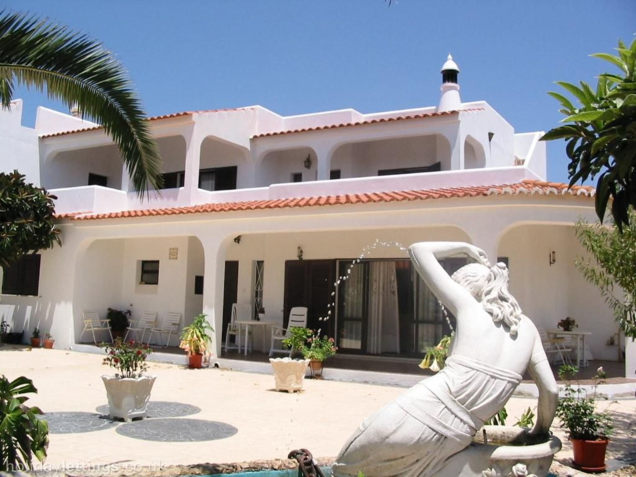 Photo of Große Wohnung in Carvoeiro mit Möblierter Terrasse