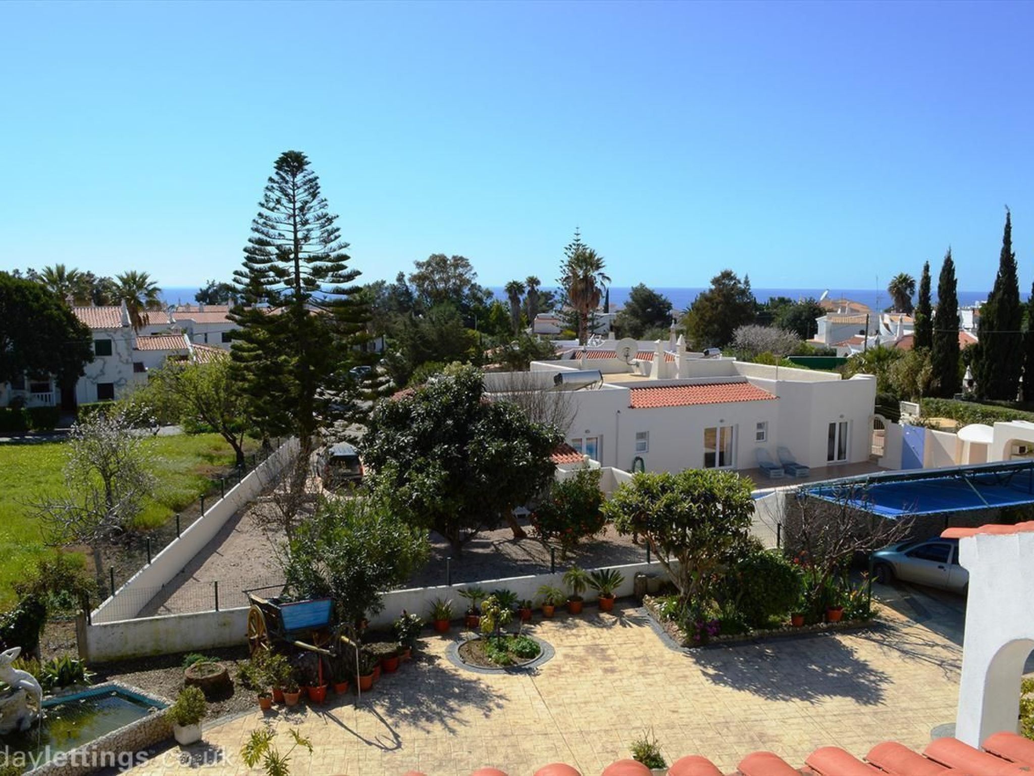 Photo of Große Wohnung in Carvoeiro mit Möblierter Terrasse