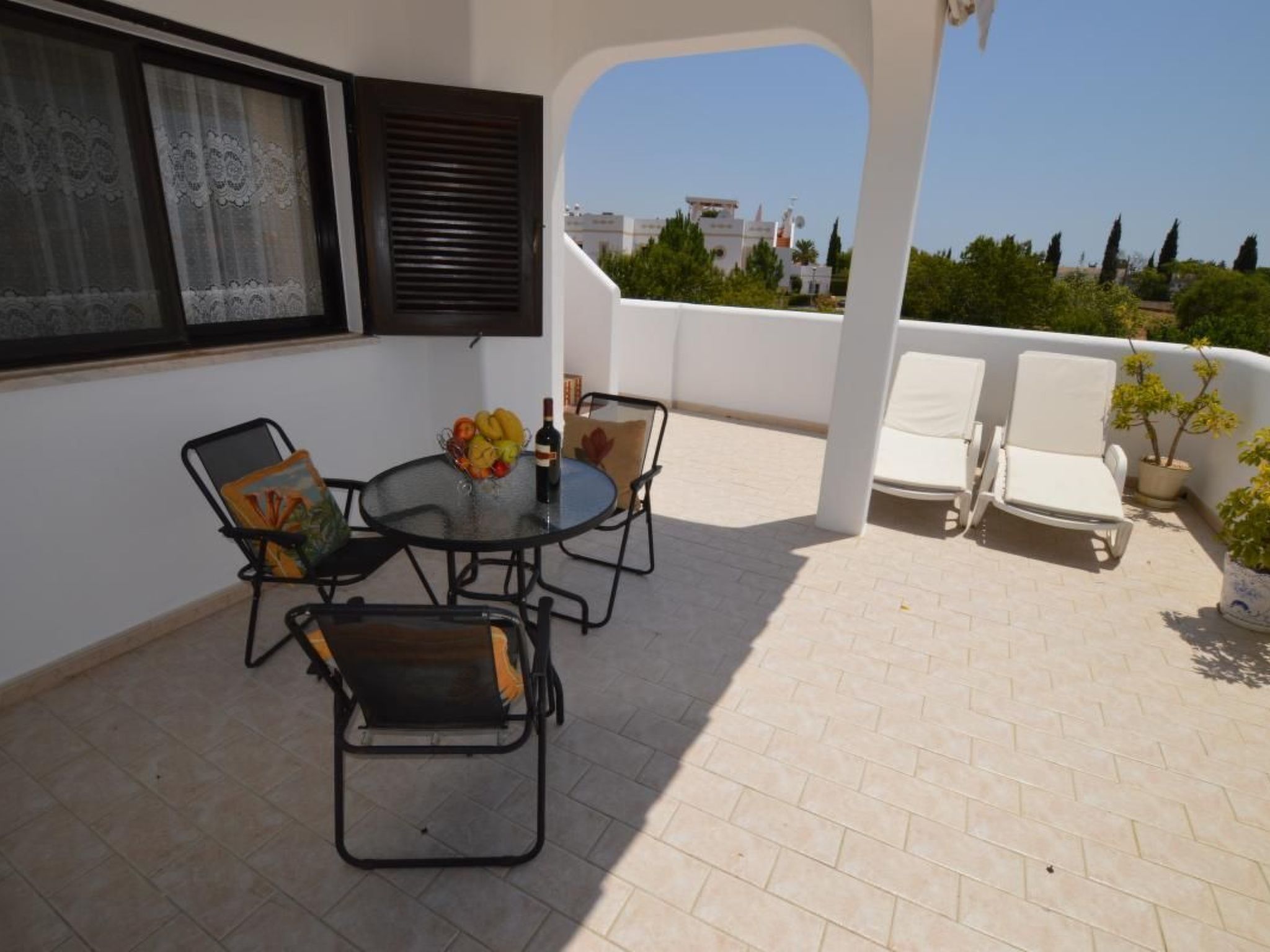 Photo of Große Wohnung in Carvoeiro mit Möblierter Terrasse