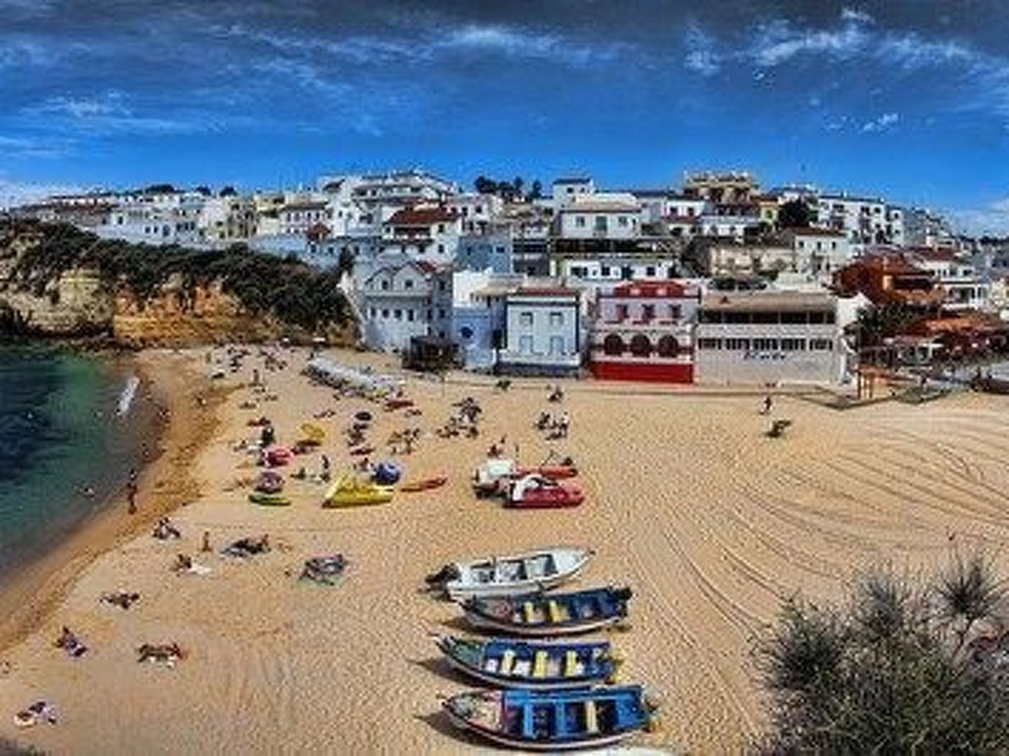 Photo of Große Wohnung in Carvoeiro mit Möblierter Terrasse