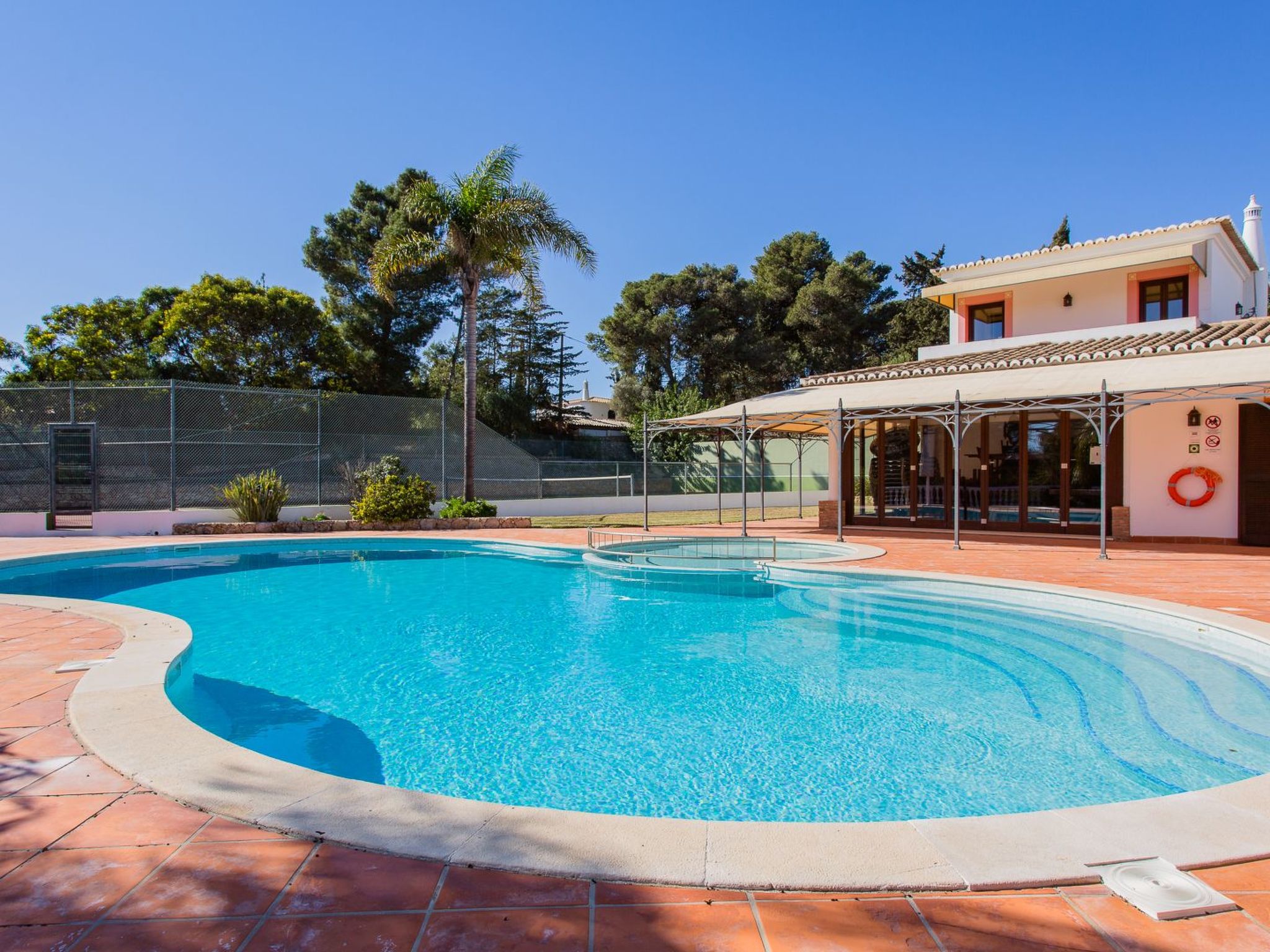 Ferienvilla "Mouraria" mit Blick auf das Wasser