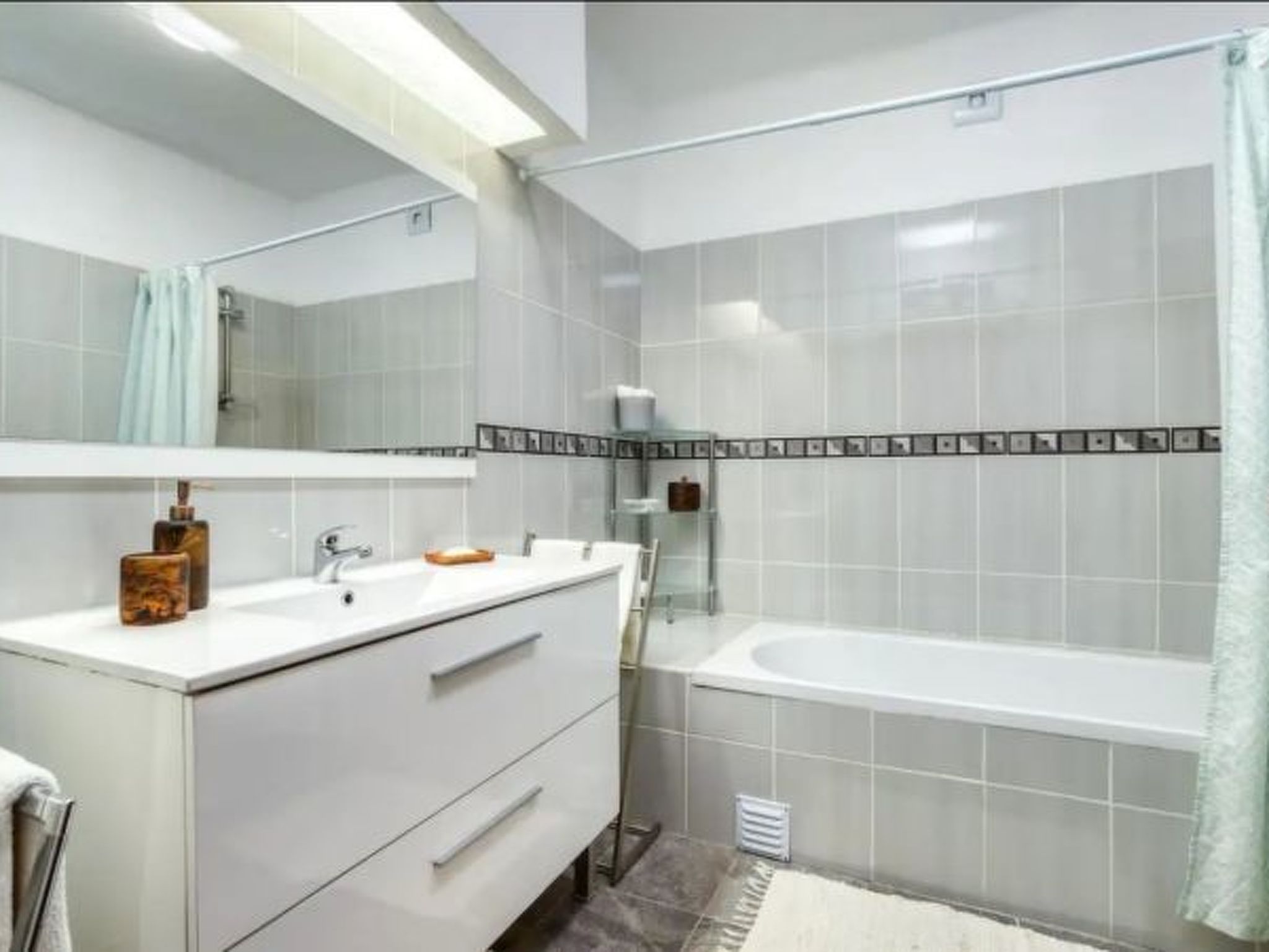 Photo of CARVOEIRO POOL HOUSE by VACATIONY