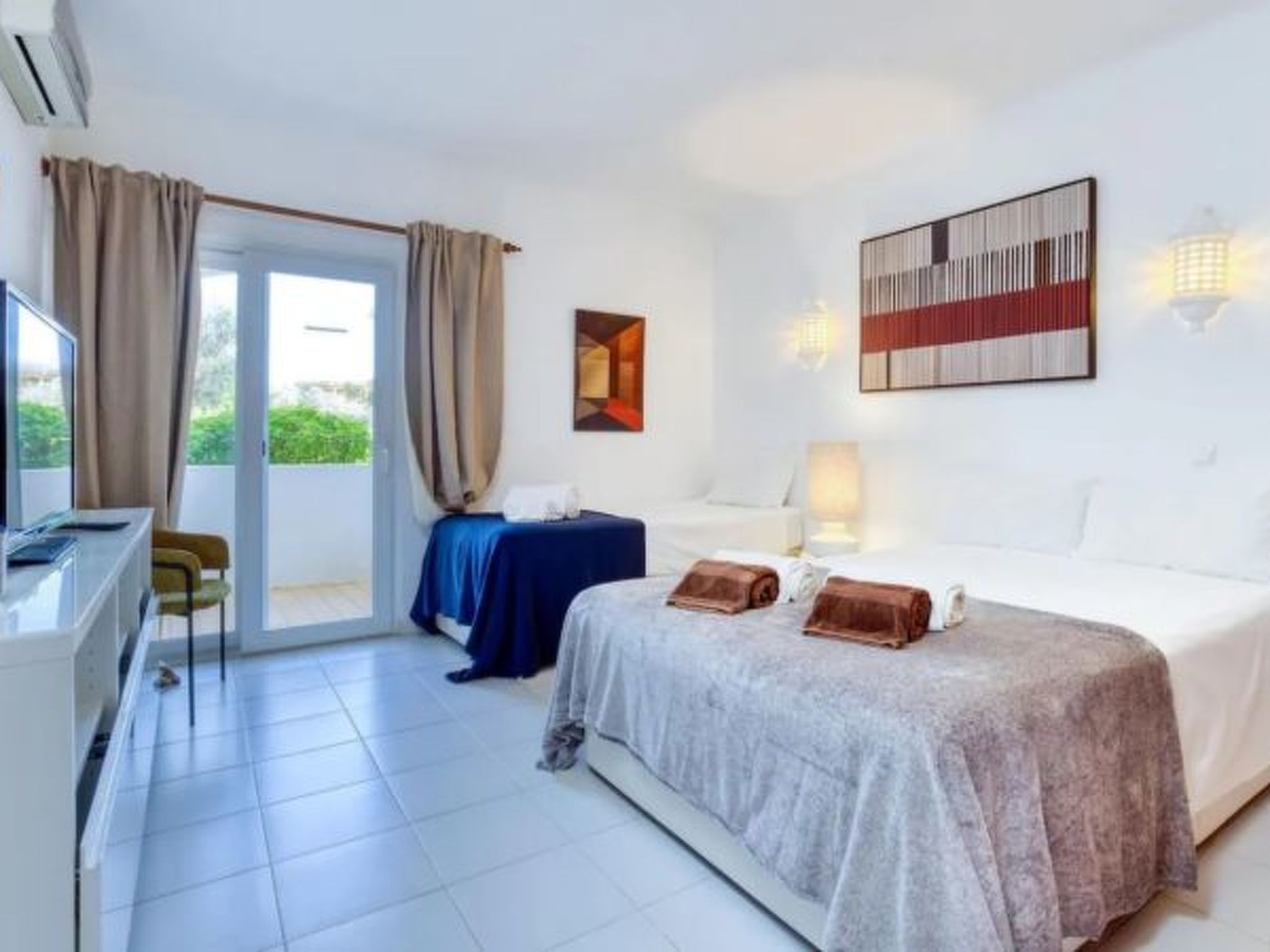 Photo of CARVOEIRO POOL HOUSE by VACATIONY