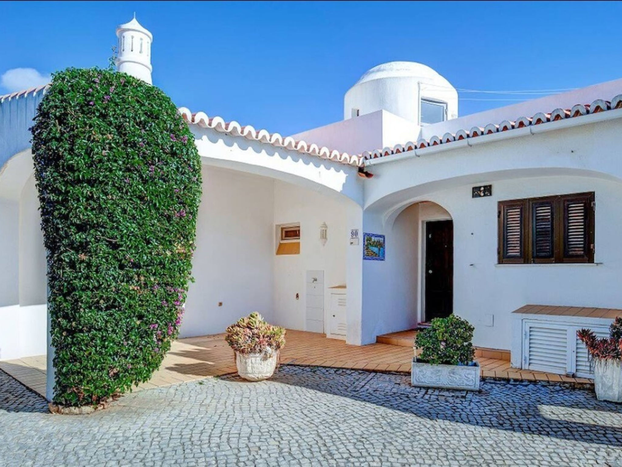 CARVOEIRO POOL HOUSE by VACATIONY