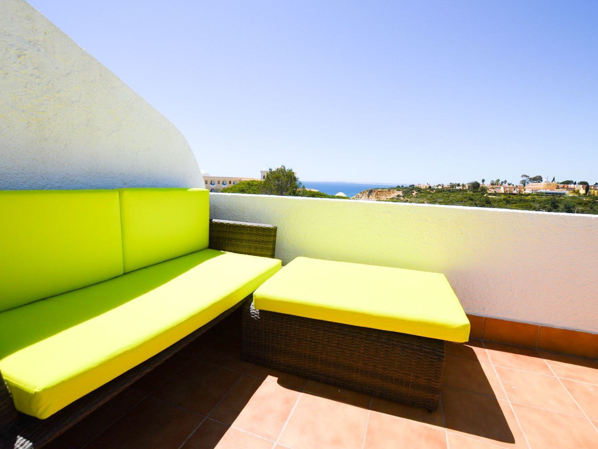 Wohnung mit Blick auf das Wasser-Image-tags.info