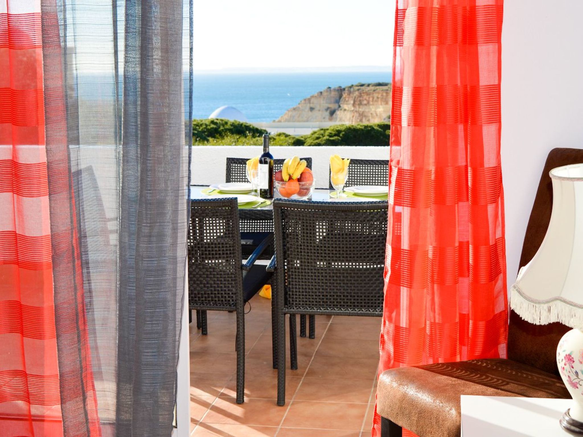 Wohnung mit Blick auf das Wasser-Image-tags.info