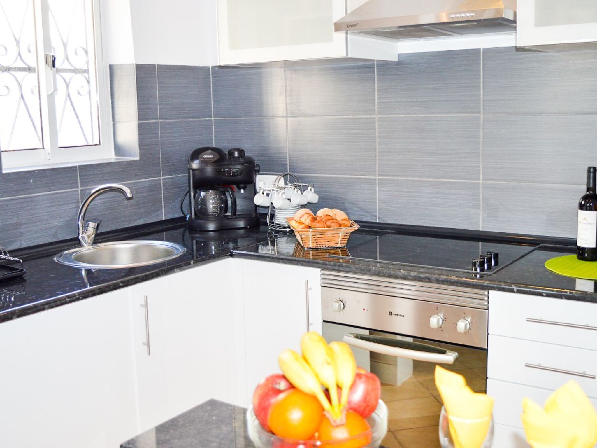 Wohnung mit Blick auf das Wasser-Image-tags.info