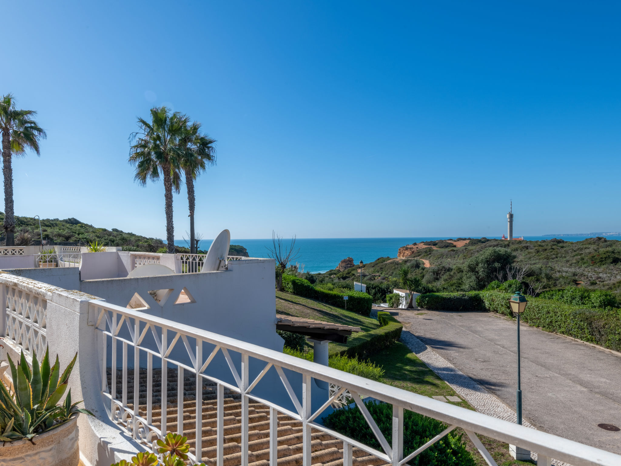Sol Beach View Terrace Apartment in Ferragudo