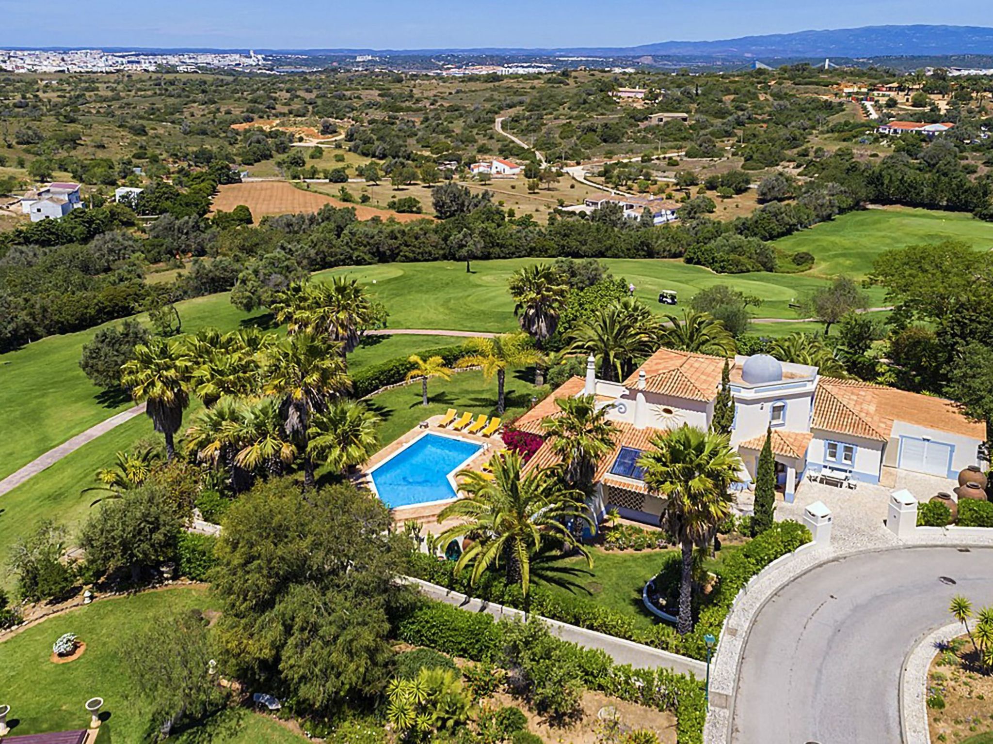 Luxuriöse Villa - Privater Pool und schöner Garten-Drinnen