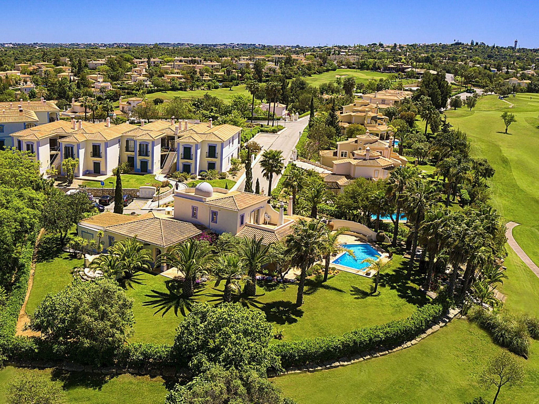 Luxuriöse Villa - Privater Pool und schöner Garten-Drinnen