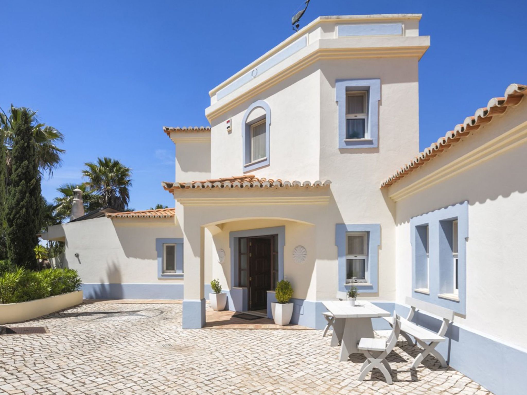 Luxuriöse Villa - Privater Pool und schöner Garten-Drinnen