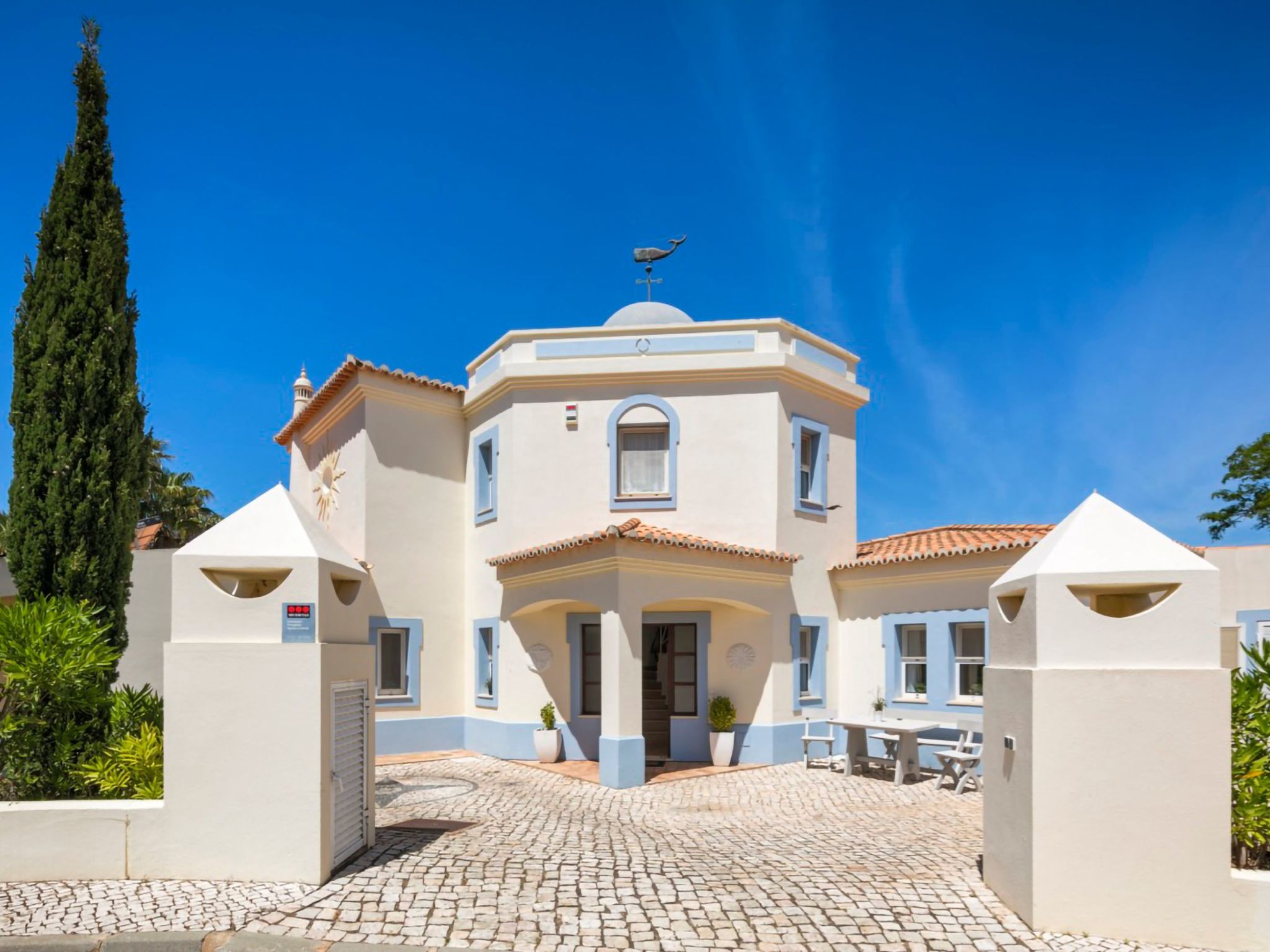 Luxuriöse Villa - Privater Pool und schöner Garten-Drinnen