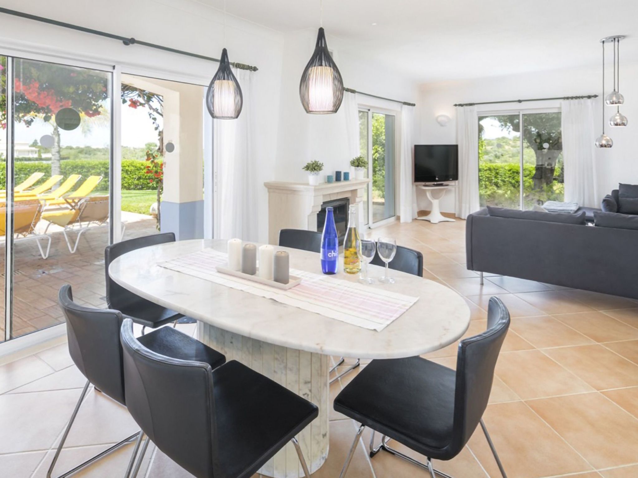 Luxuriöse Villa - Privater Pool und schöner Garten-Drinnen