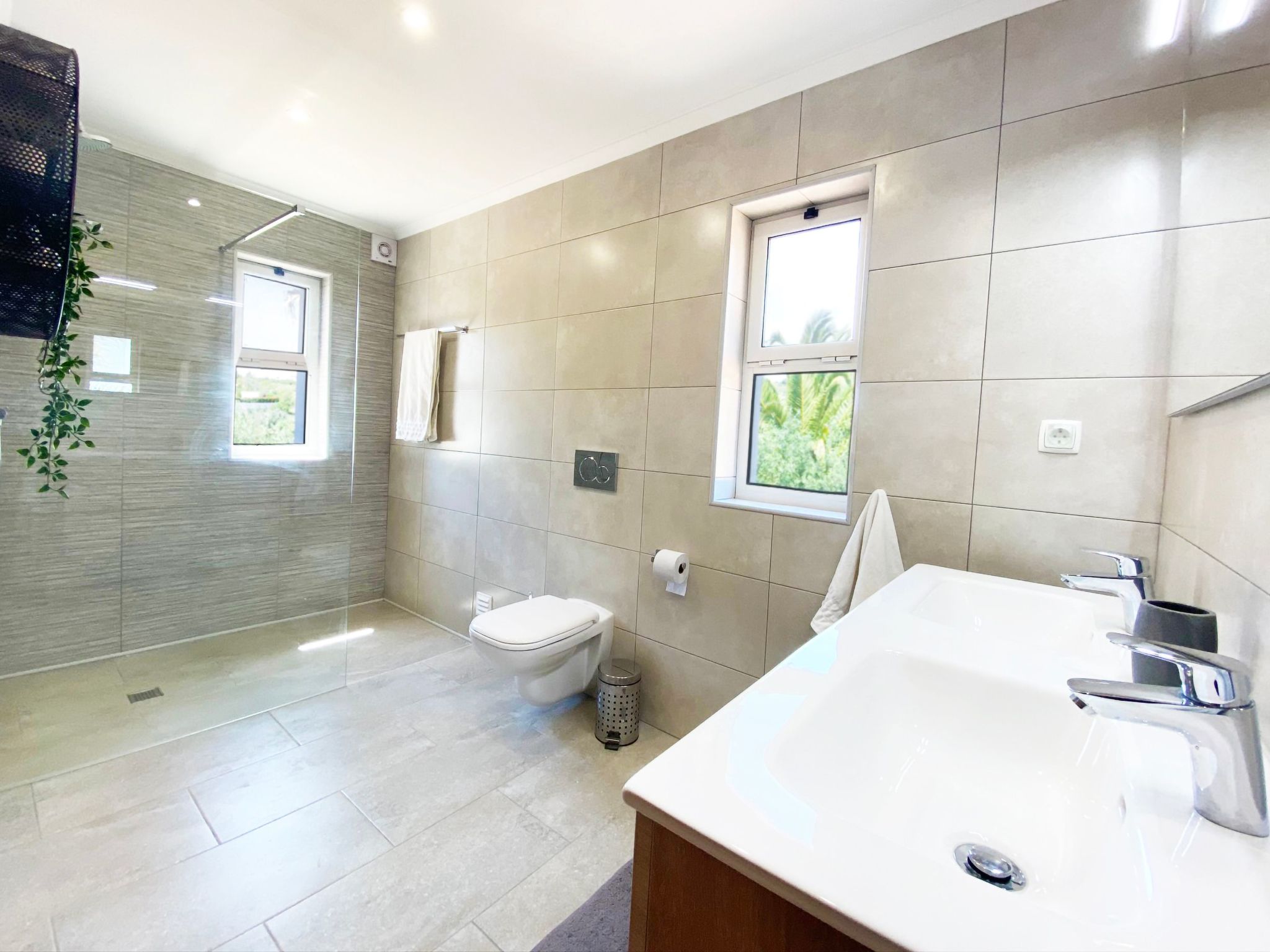 Luxuriöse Villa - Privater Pool und schöner Garten-Drinnen