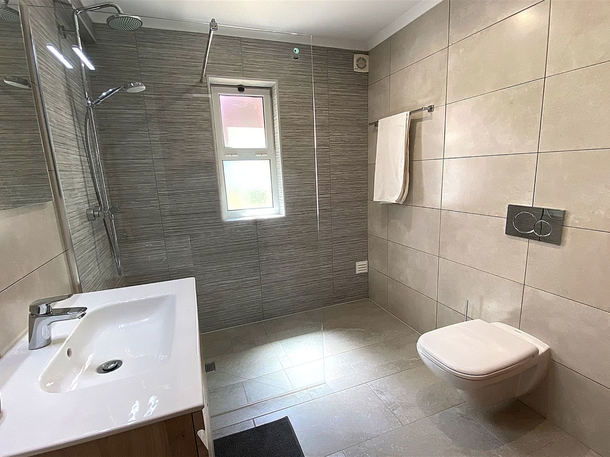 Luxuriöse Villa - Privater Pool und schöner Garten-Drinnen