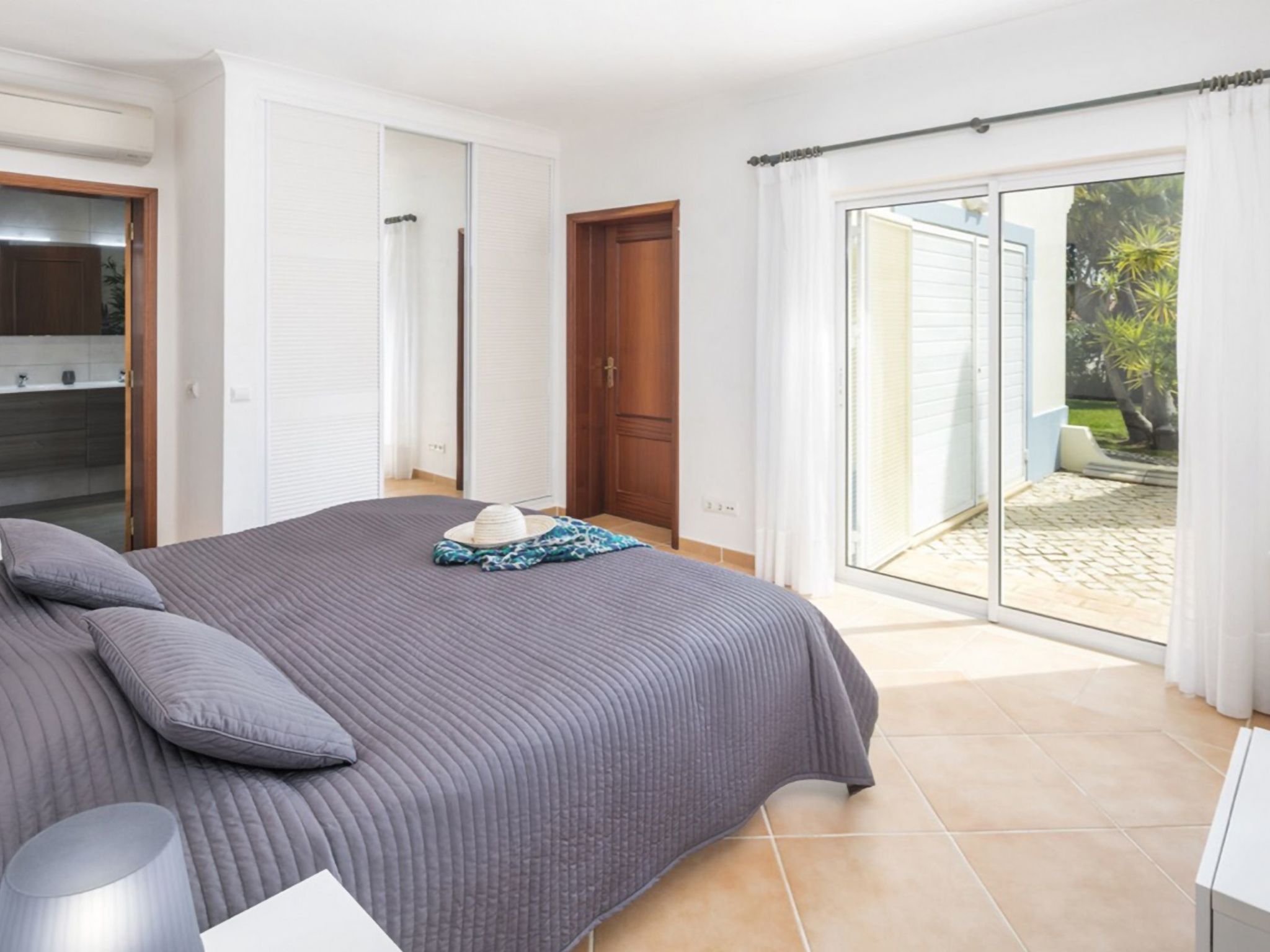 Luxuriöse Villa - Privater Pool und schöner Garten-Drinnen