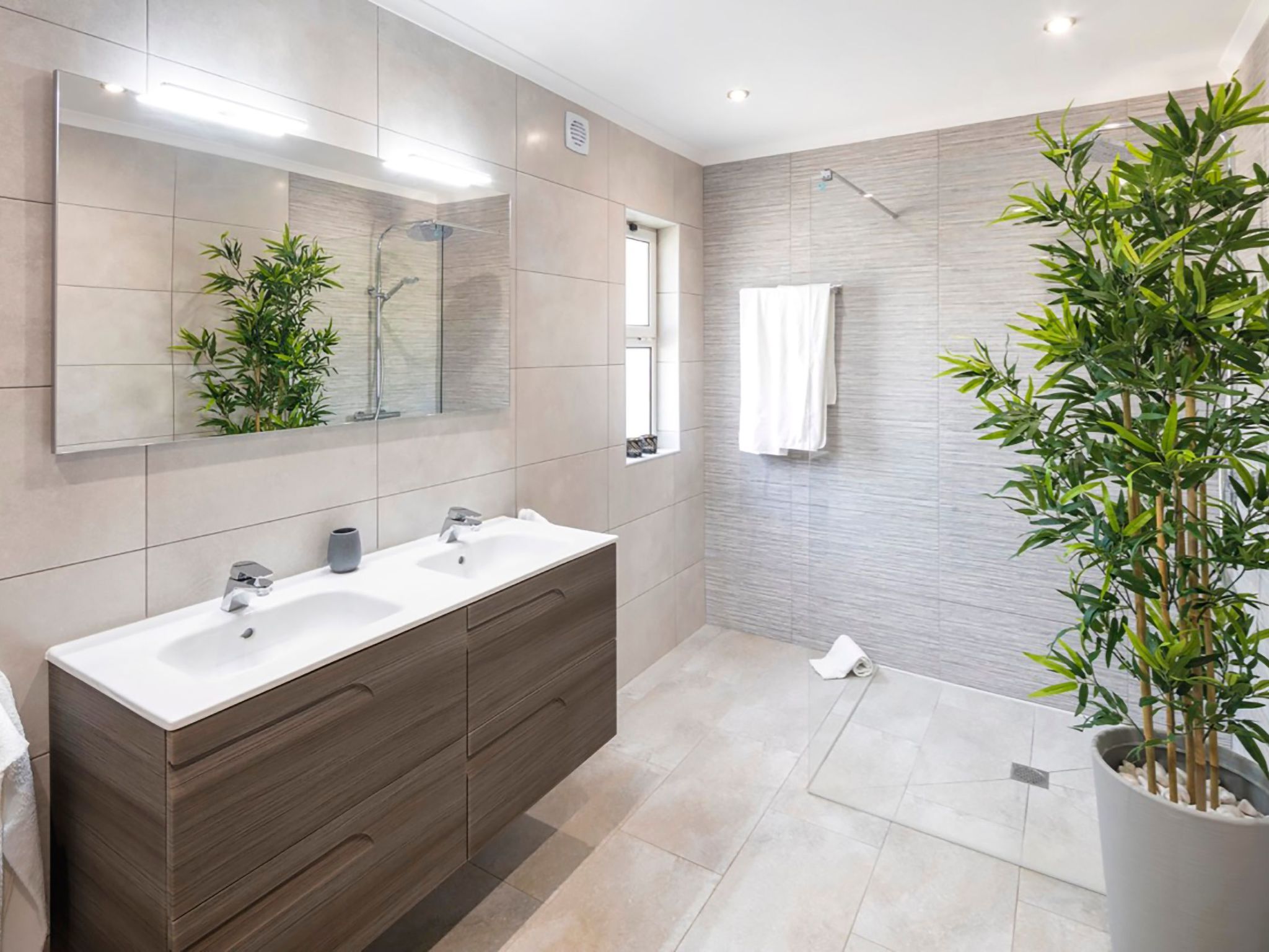 Luxuriöse Villa - Privater Pool und schöner Garten-Drinnen