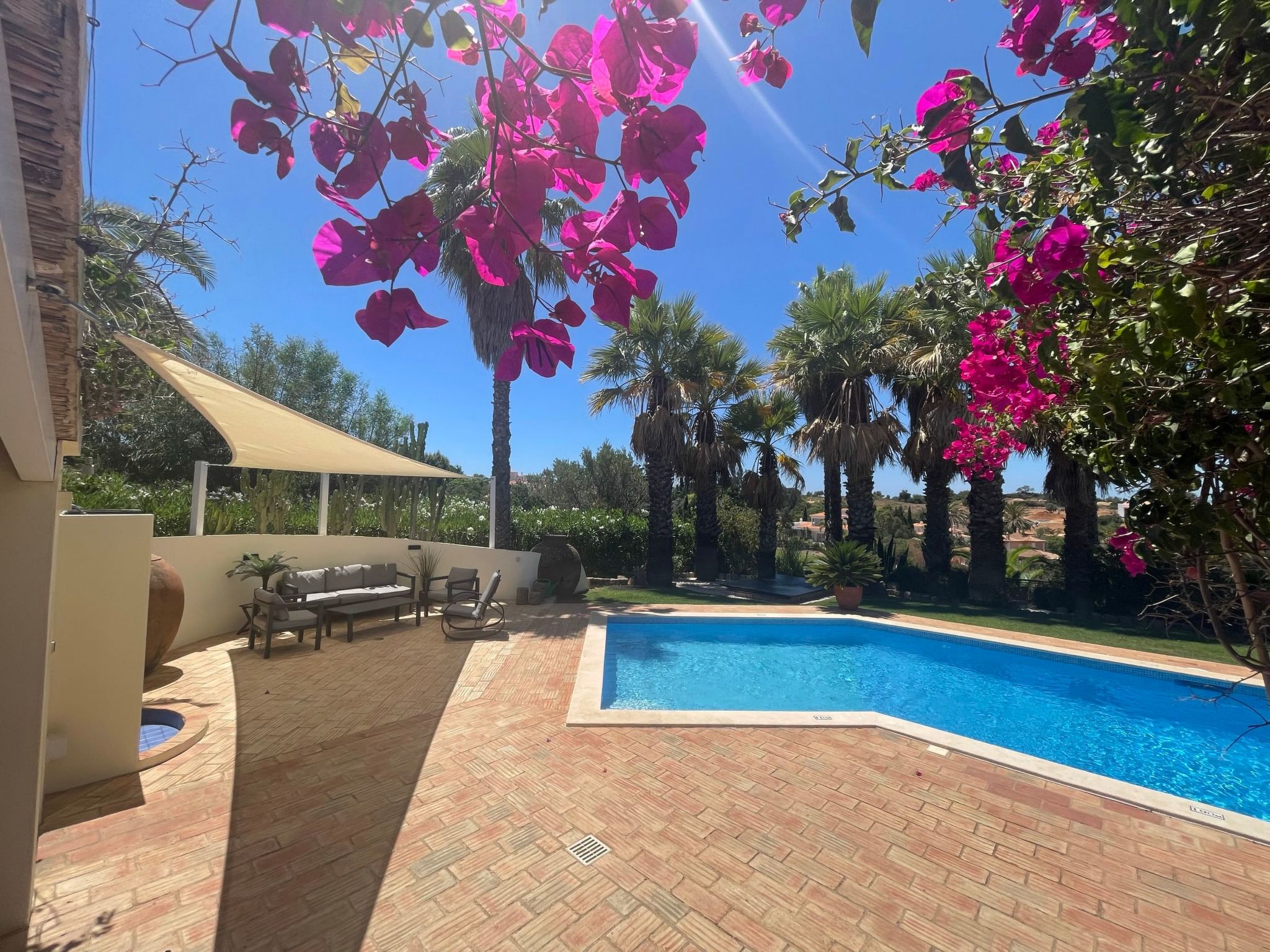 Luxuriöse Villa - Privater Pool und schöner Garten-Drinnen