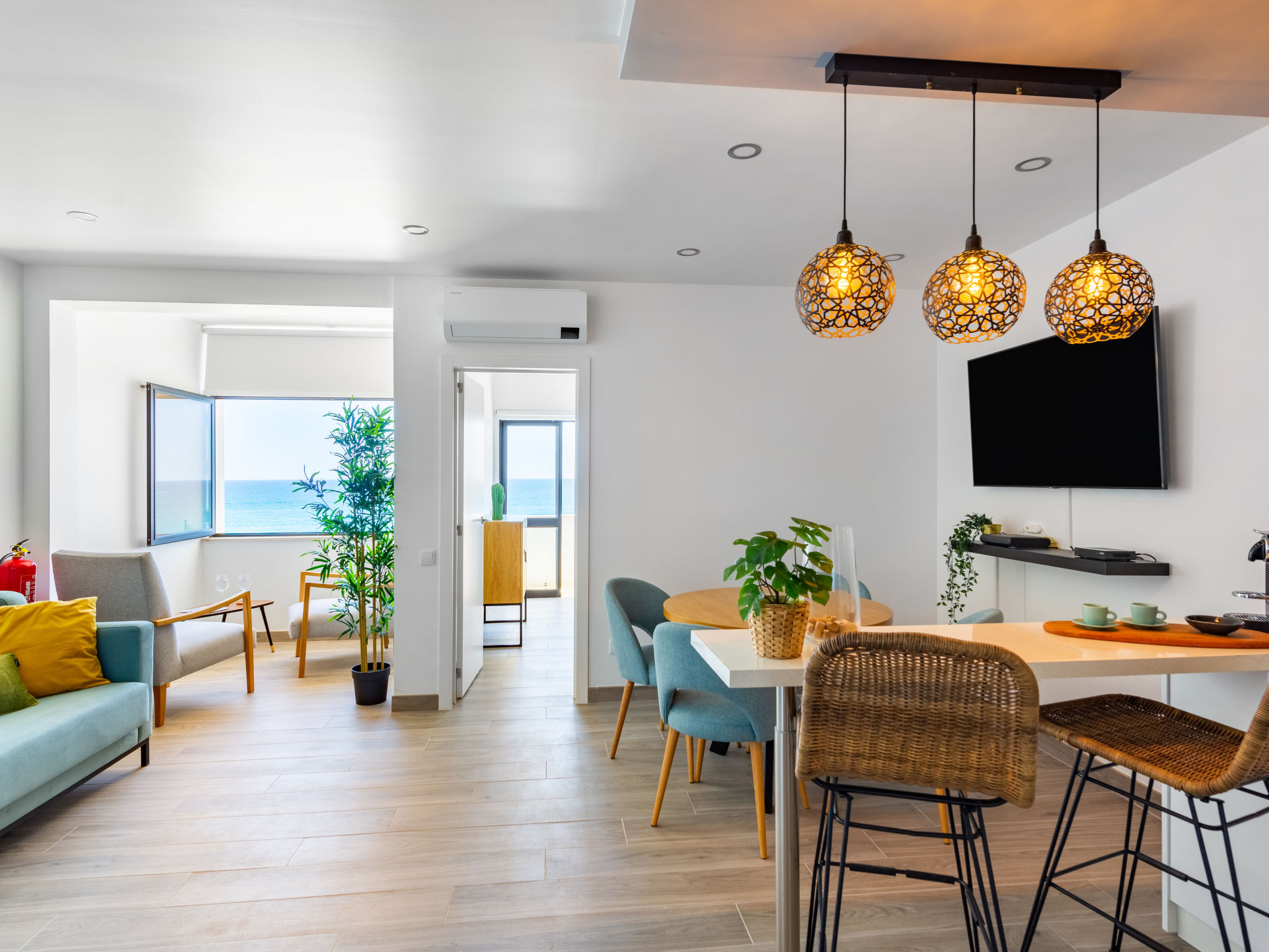 "Sweet Ocean", appartement 2-kamers 45 m2 op de 7e verdieping. Ruim, gerenoveerd in 2021, zeer mooi en gezellig ingericht: 1 kamer met 2 bedden (95 cm, lengte 195 cm), air-conditioning en heteluchtver..