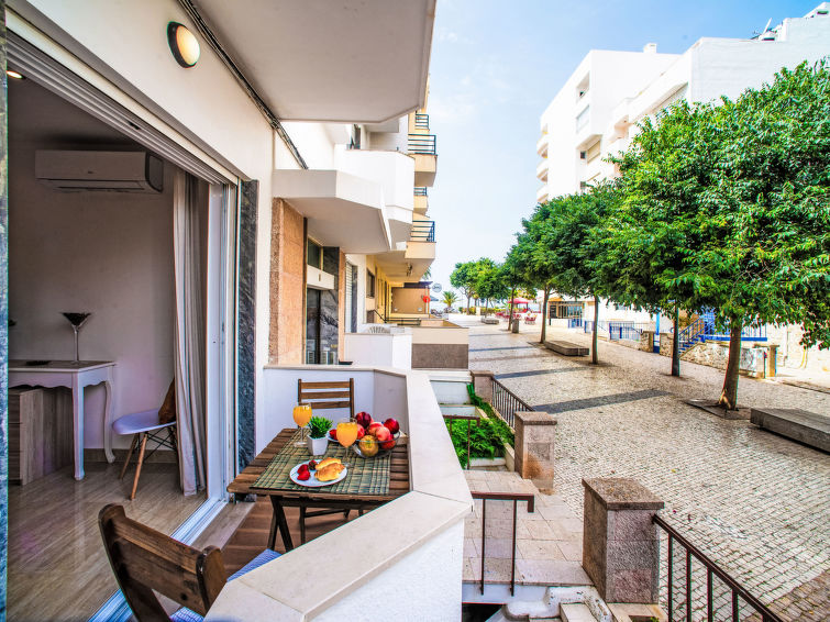 Aan zee: Modern appartement in het centrum van Armação de Pêra in Armação de Pêra
