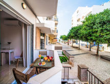 Knus appartement aan zee in centrum Armação de Pêra, 120m van strand - thumbnail 1