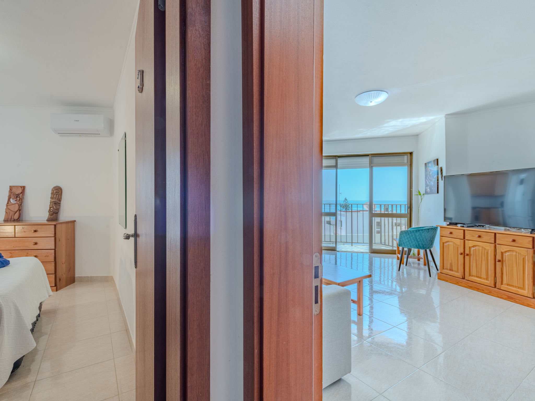 Excellent seafront & seaview - Dedans