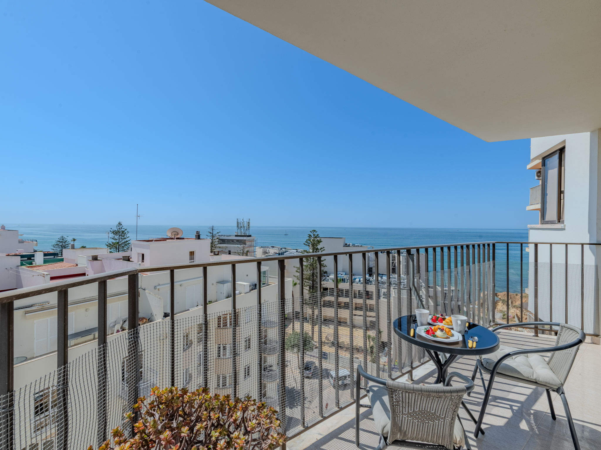 Excellent seafront & seaview