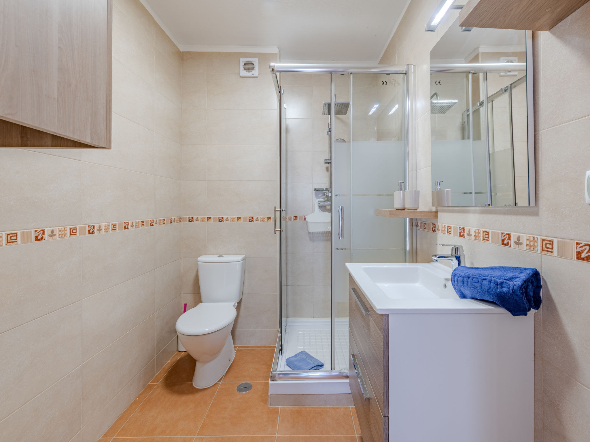 Excellent seafront & seaview - Dedans