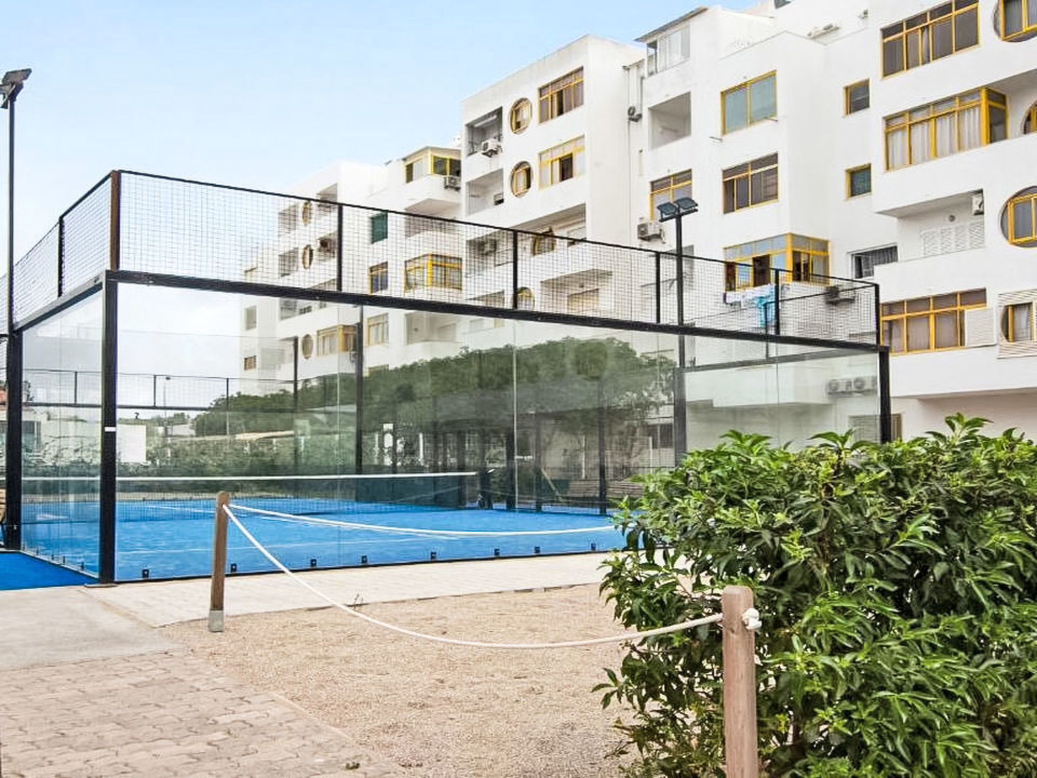 Apartment with Pool View - Buiten