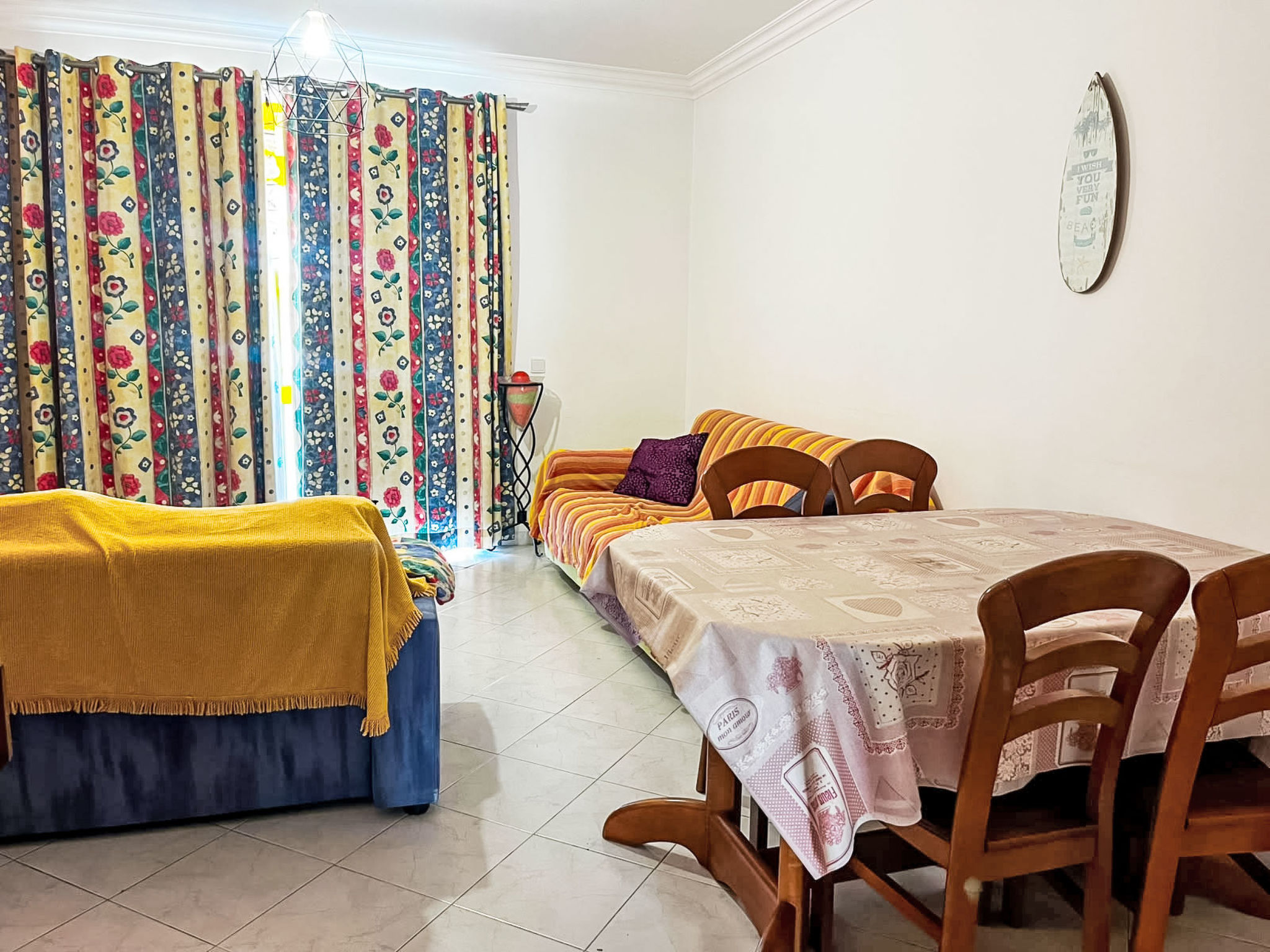 Apartment with Pool View - Binnen