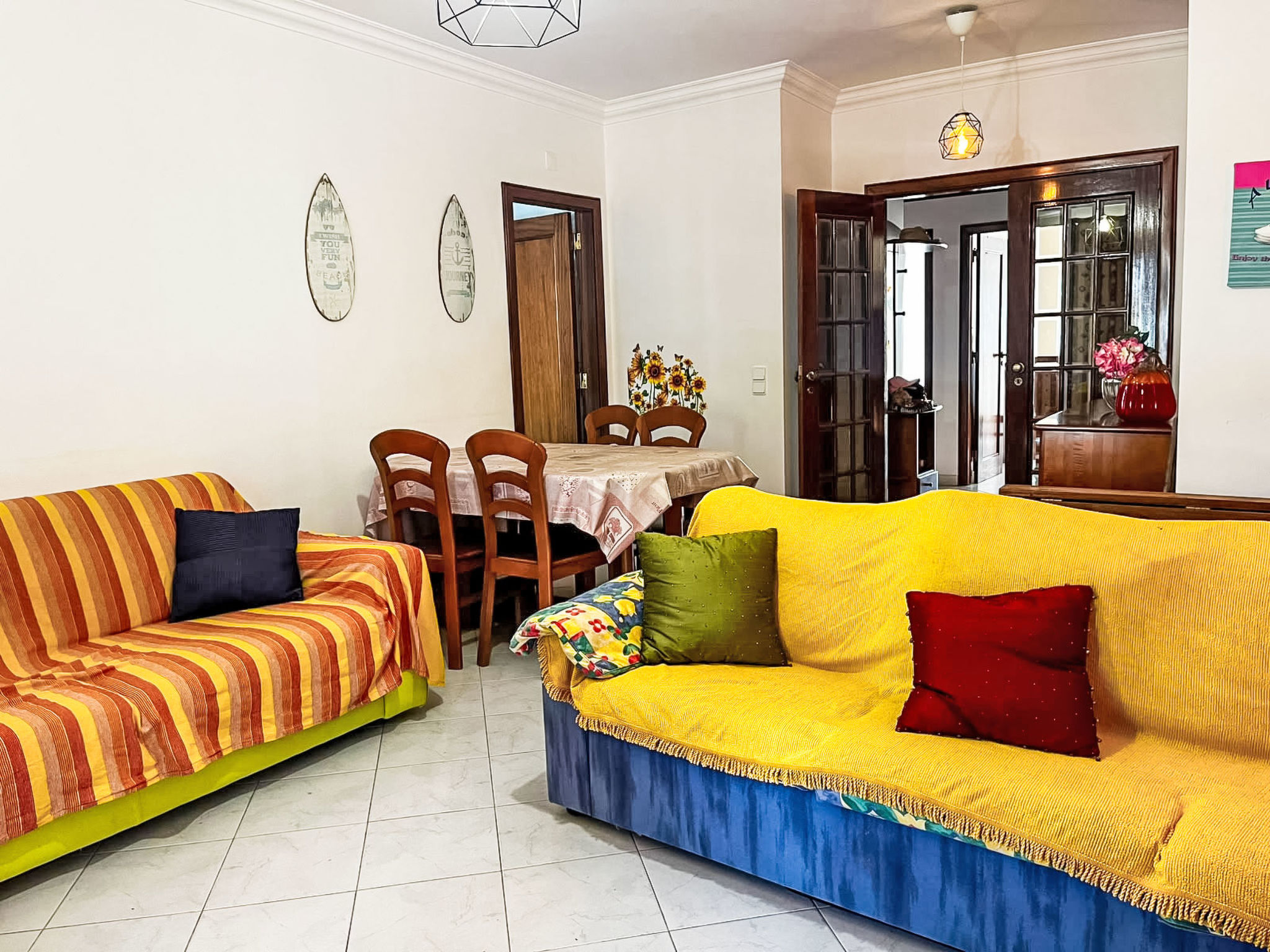 Apartment with Pool View - Binnen
