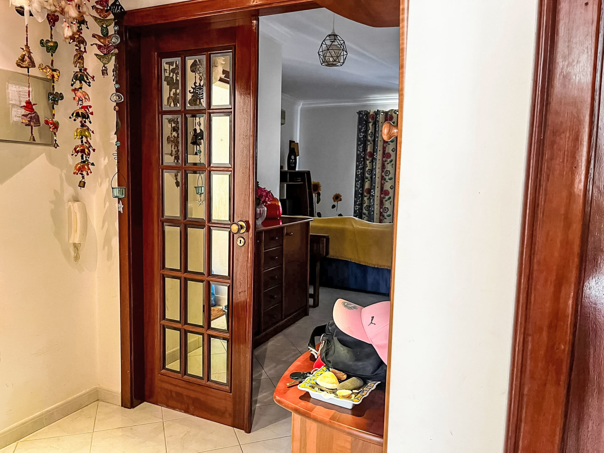 Apartment with Pool View - Binnen