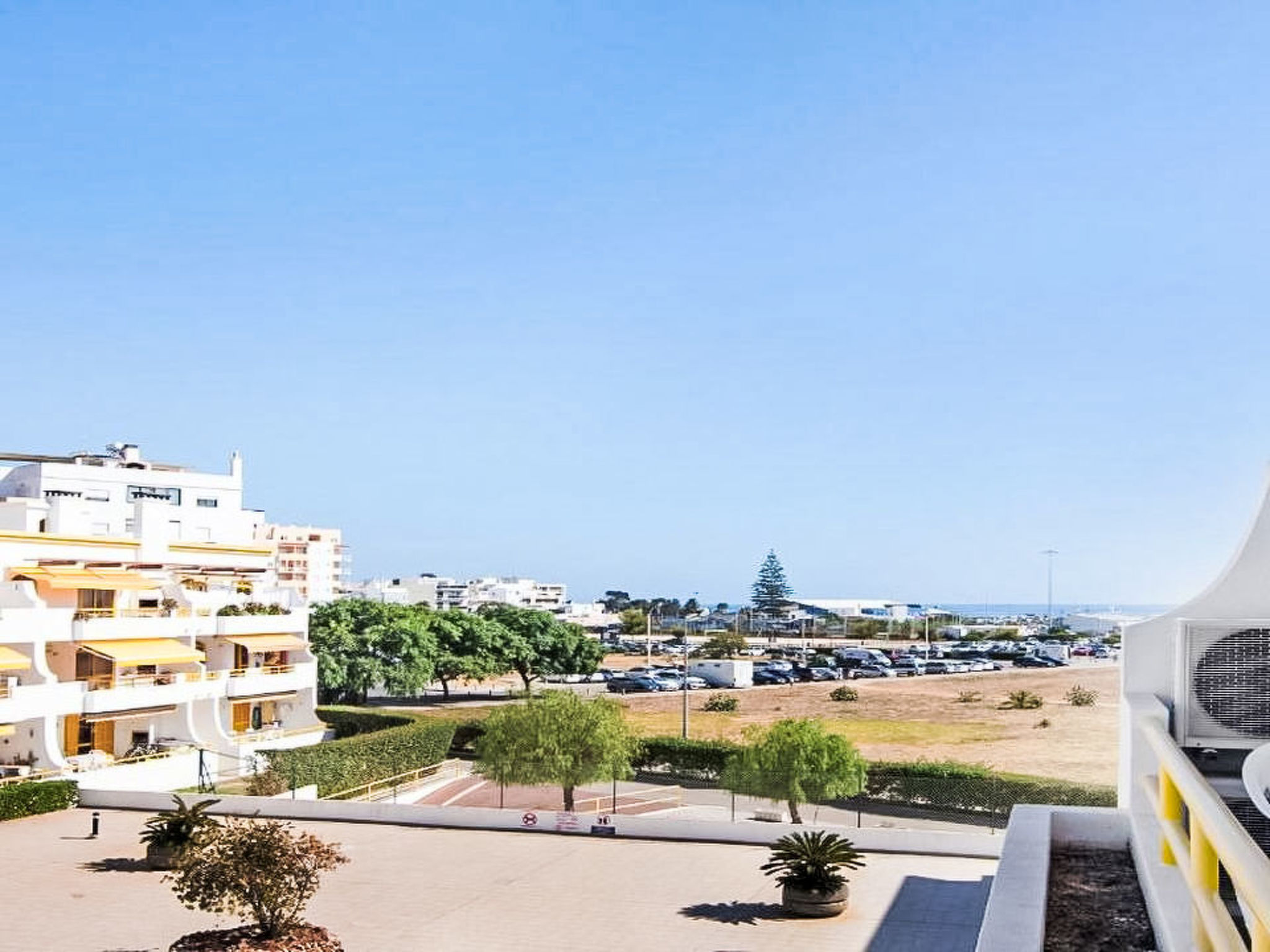 Apartment with Pool View - Buiten