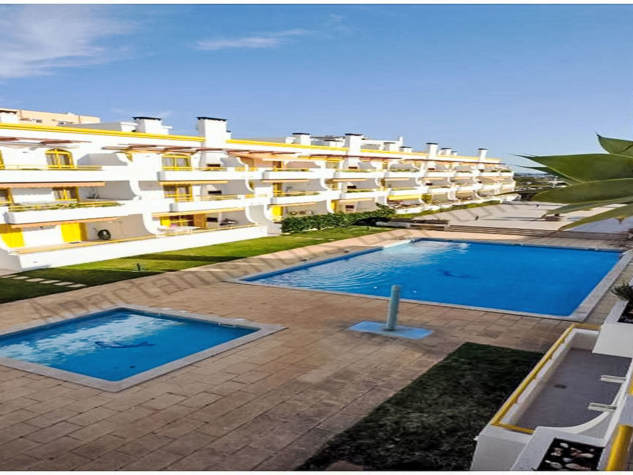 Apartment with Pool View
