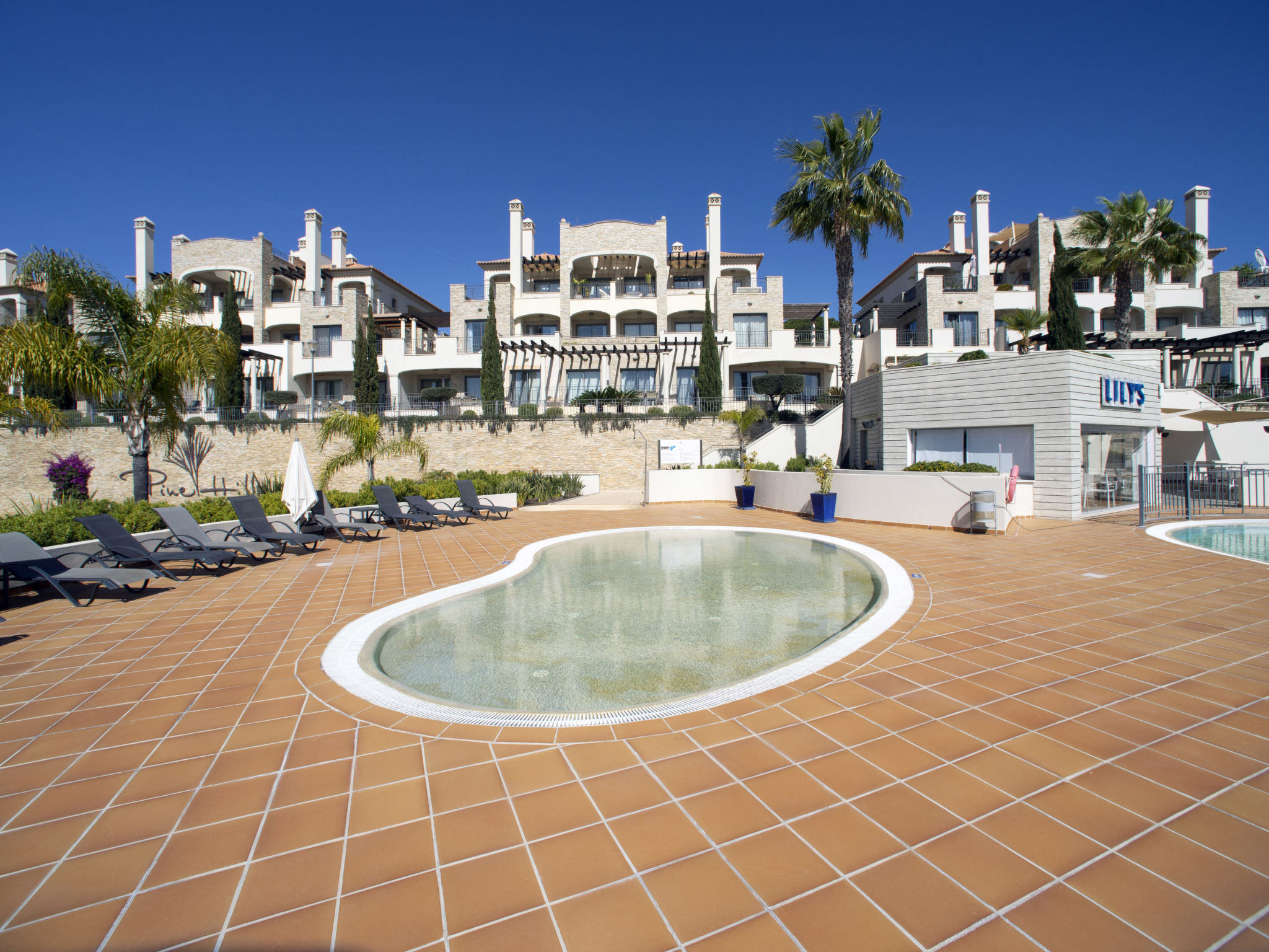 Pine Hills Reva Santuary Modern Elegance-Outside