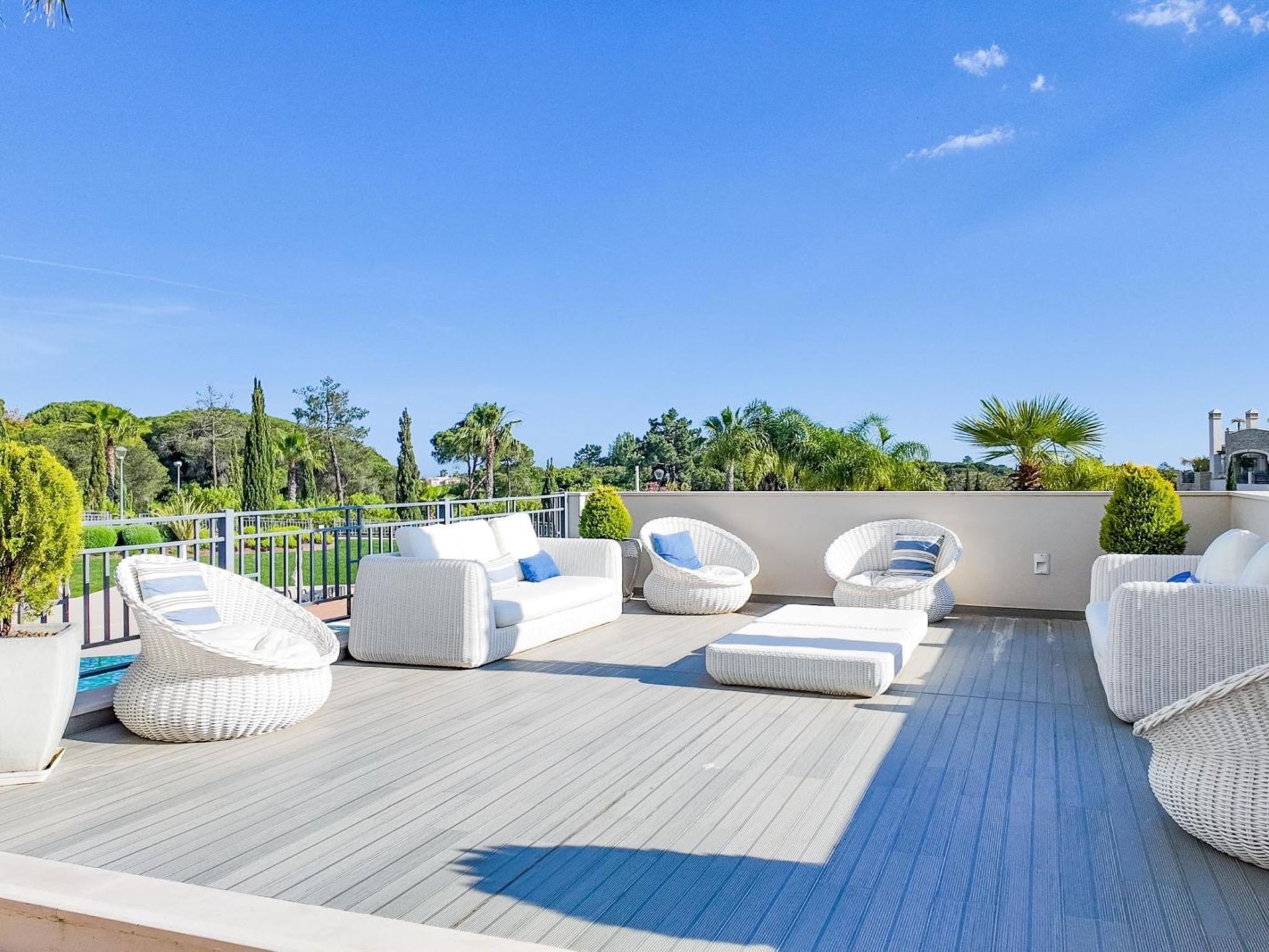 Pine Hills Reva Santuary Modern Elegance-Outside