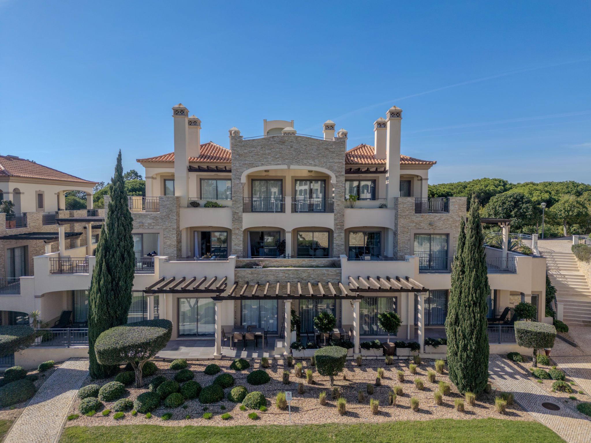 Pine Hills Reva Santuary Modern Elegance-Outside