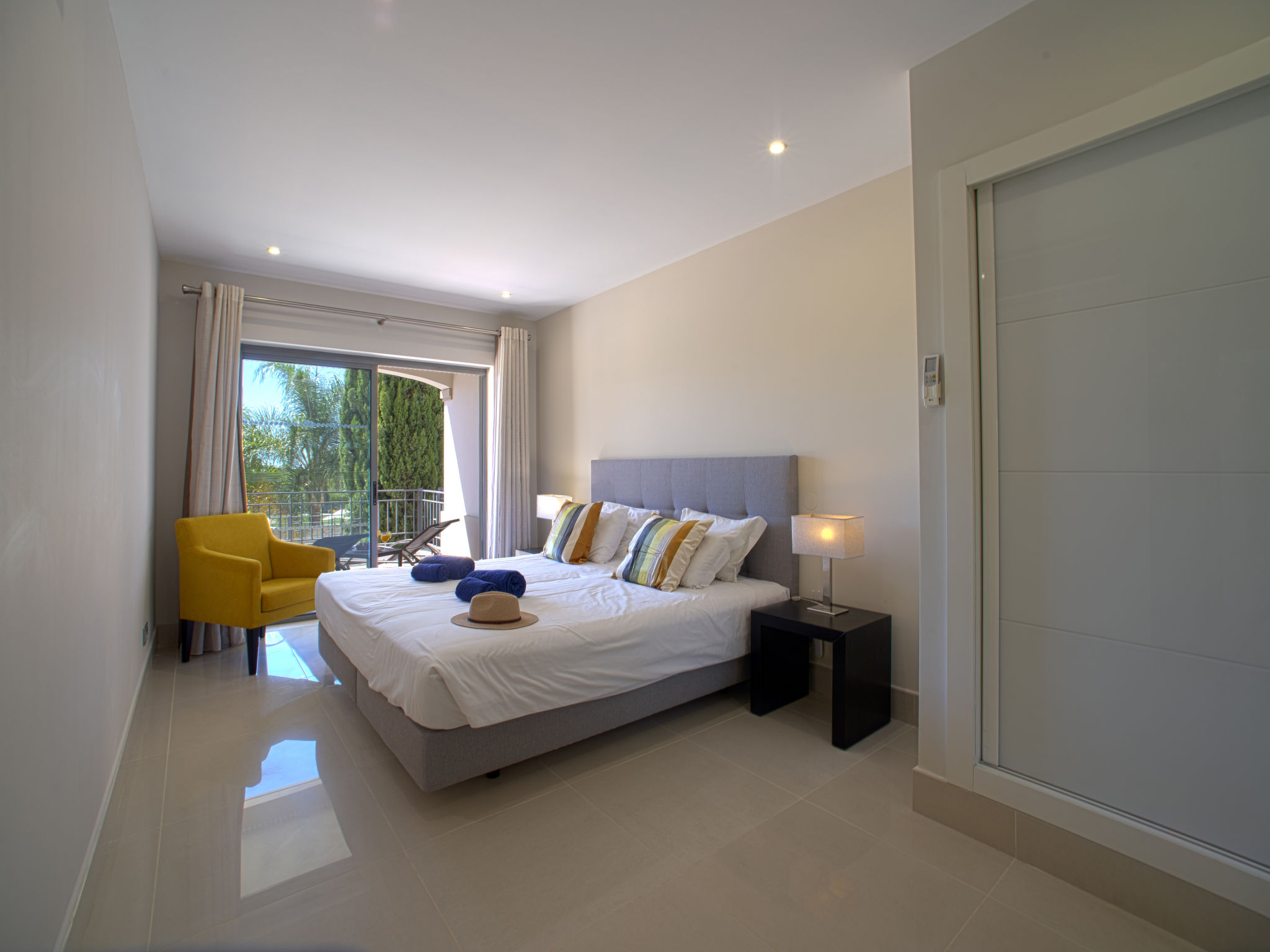 Pine Hills Turquesa-Drinnen