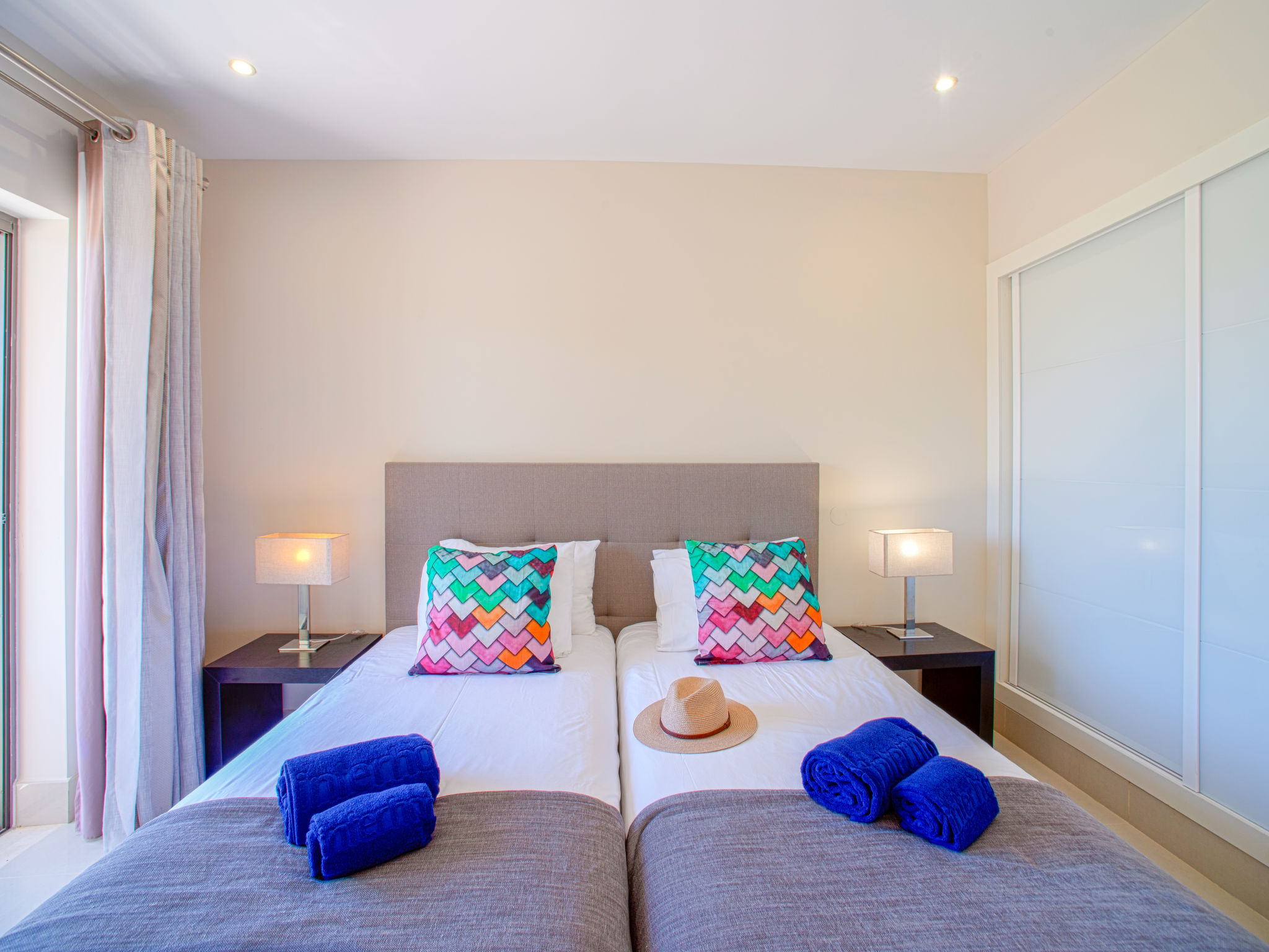 Pine Hills Turquesa-Drinnen