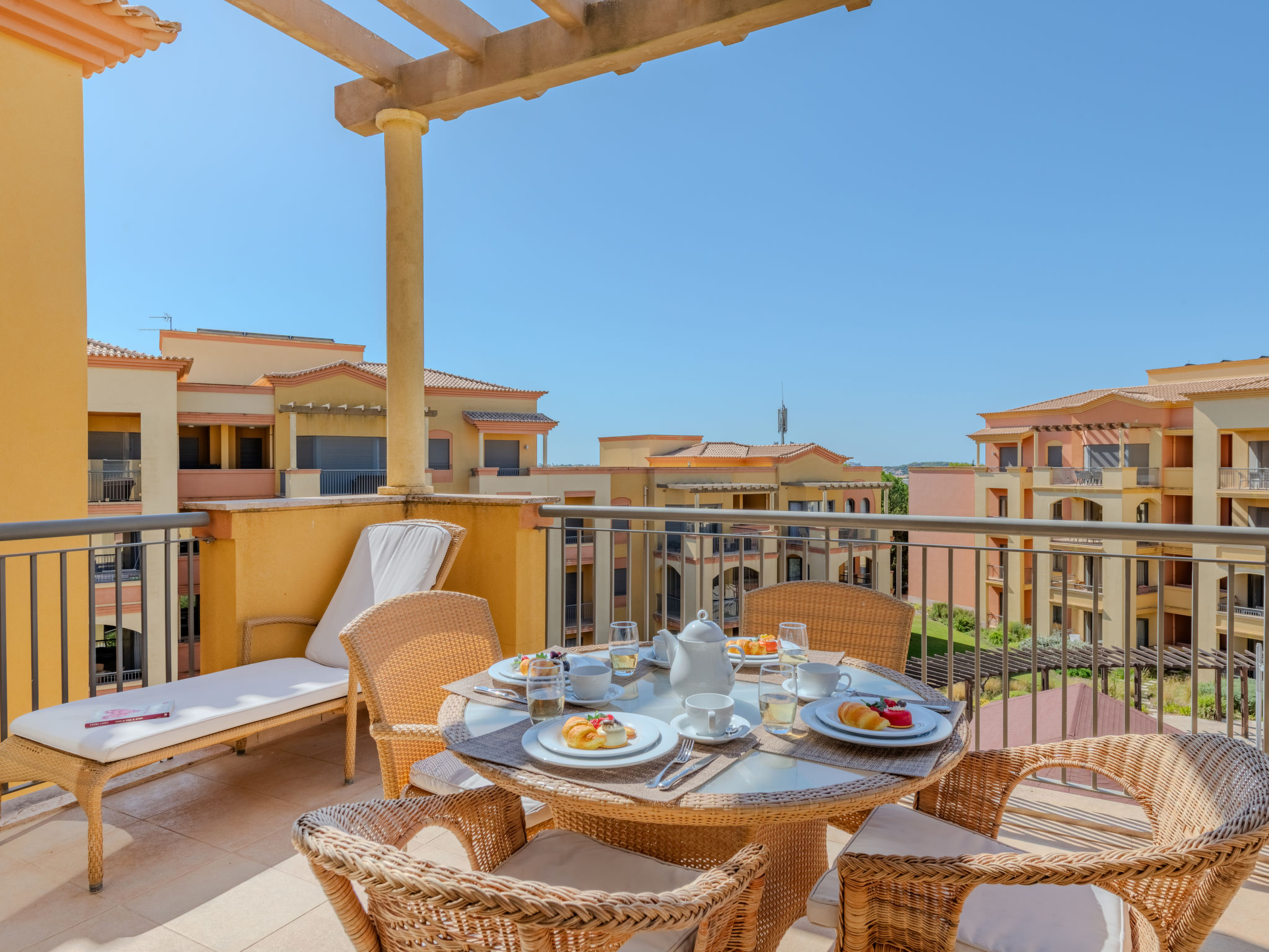 The Residence at Victoria-Buiten