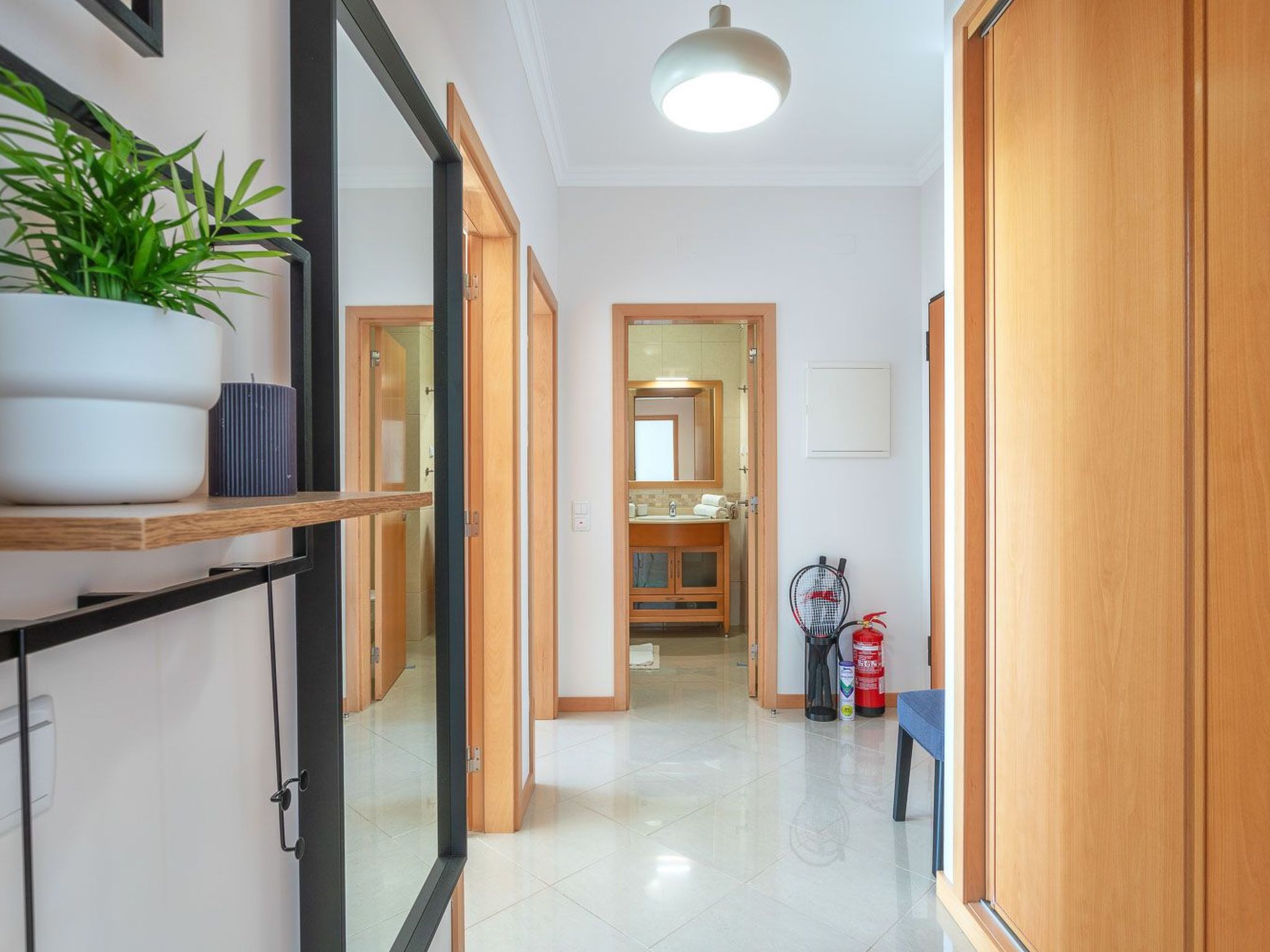 "Elena 2" mit Blick auf das Wasser-Image-tags.info