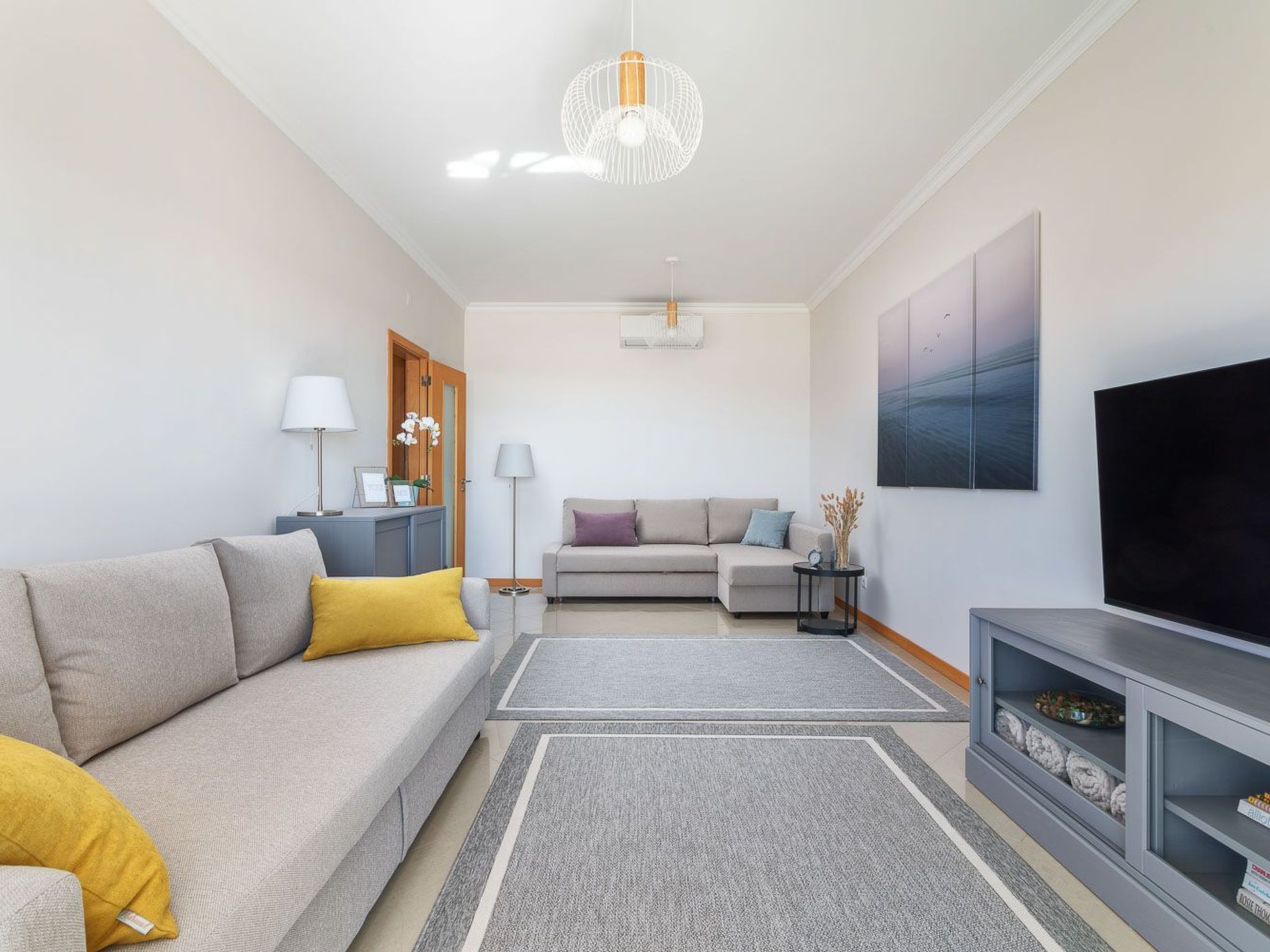 "Elena 2" mit Blick auf das Wasser-Image-tags.info