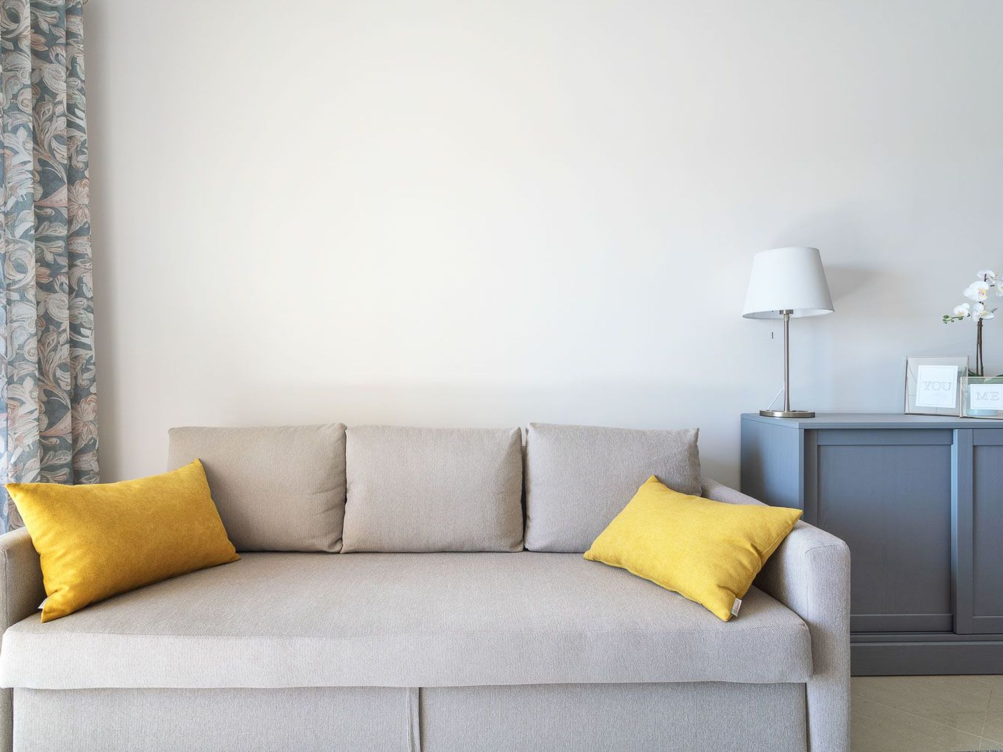 "Elena 2" mit Blick auf das Wasser-Image-tags.info